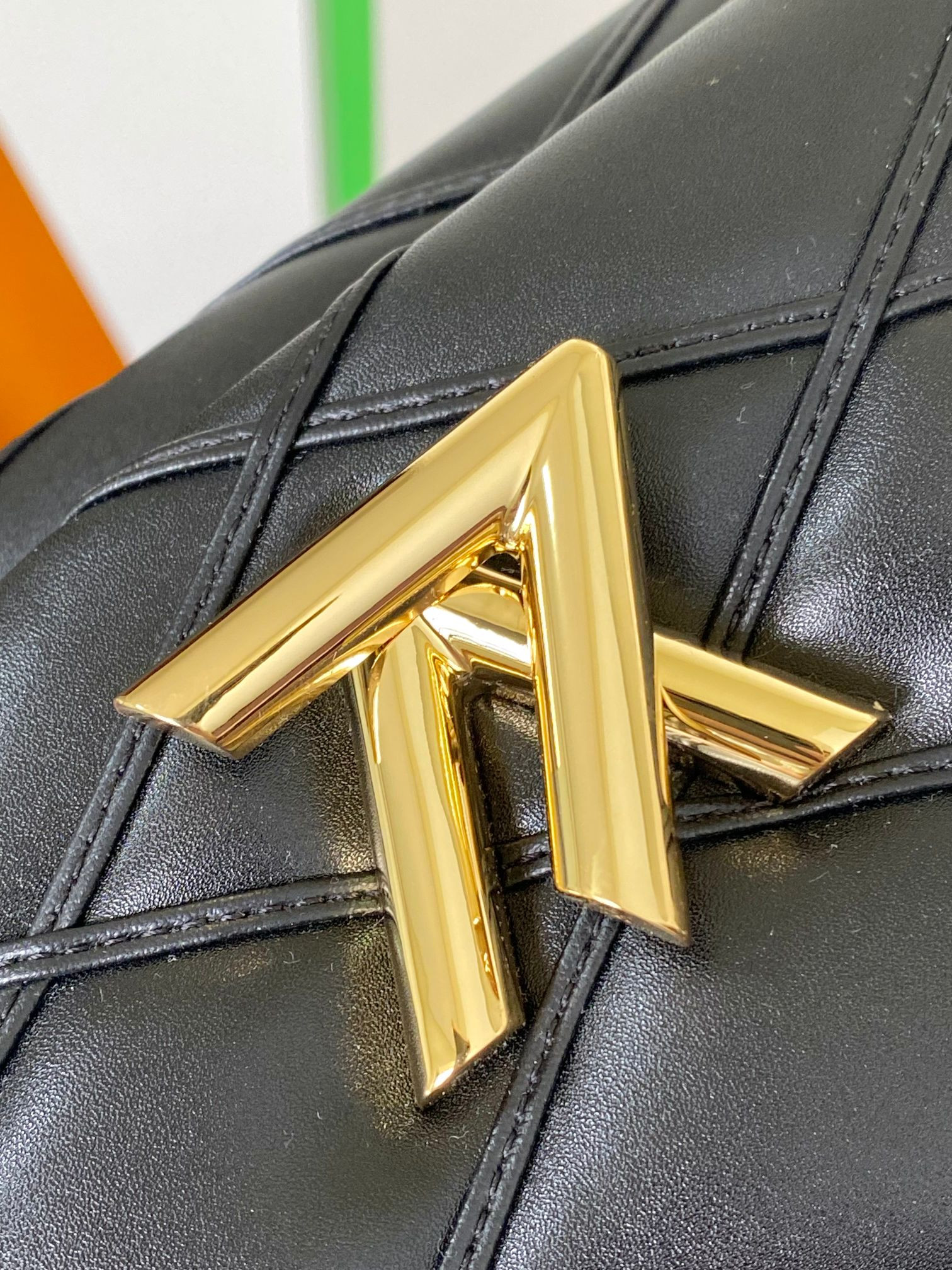 L0*is V*t0n M22891 GO-14 MM 9.1 x 6.3 x 3.9 inches