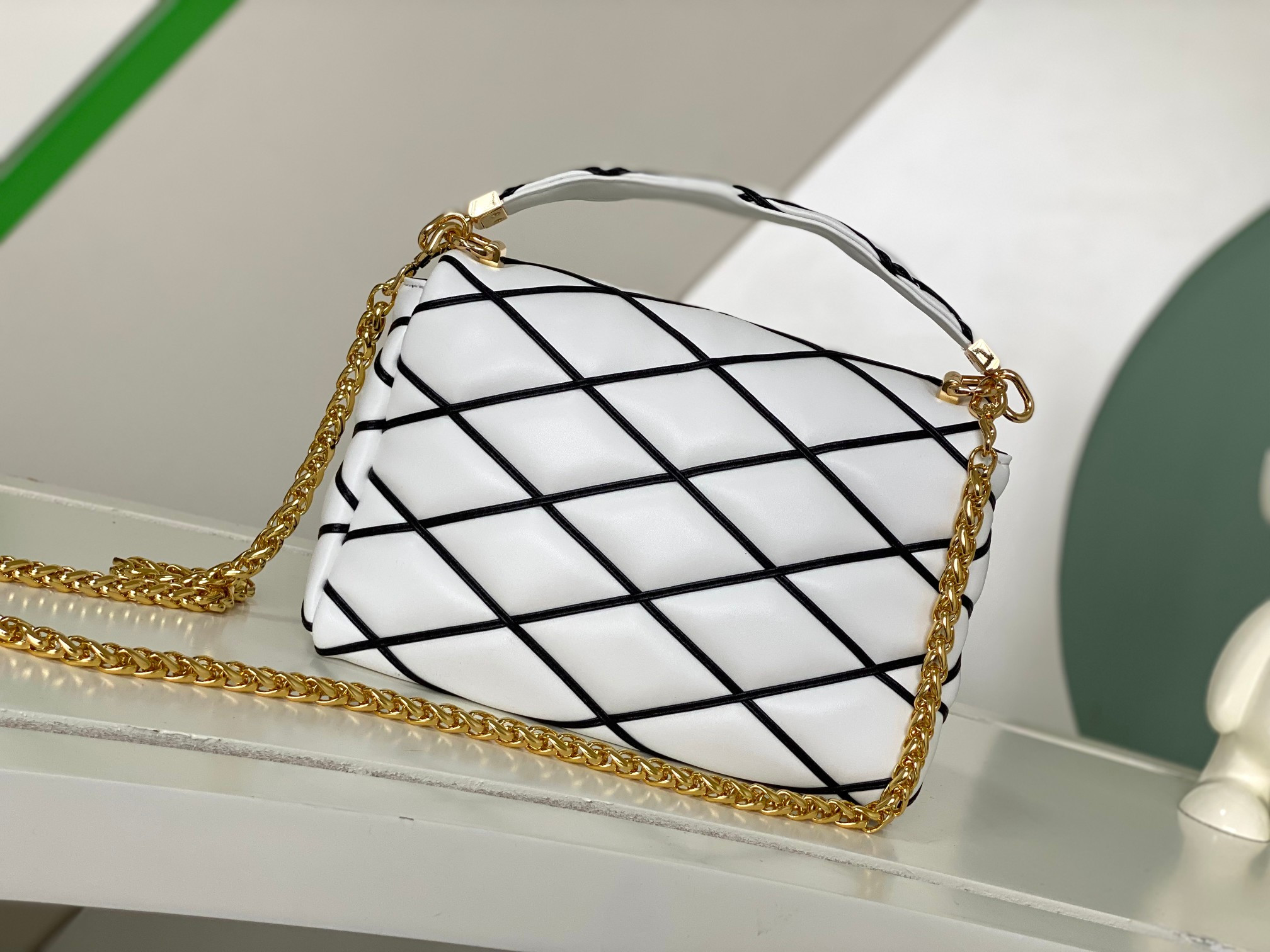 L0*is V*t0n M22890 GO-14 MM 9.1 x 6.3 x 3.9 inches