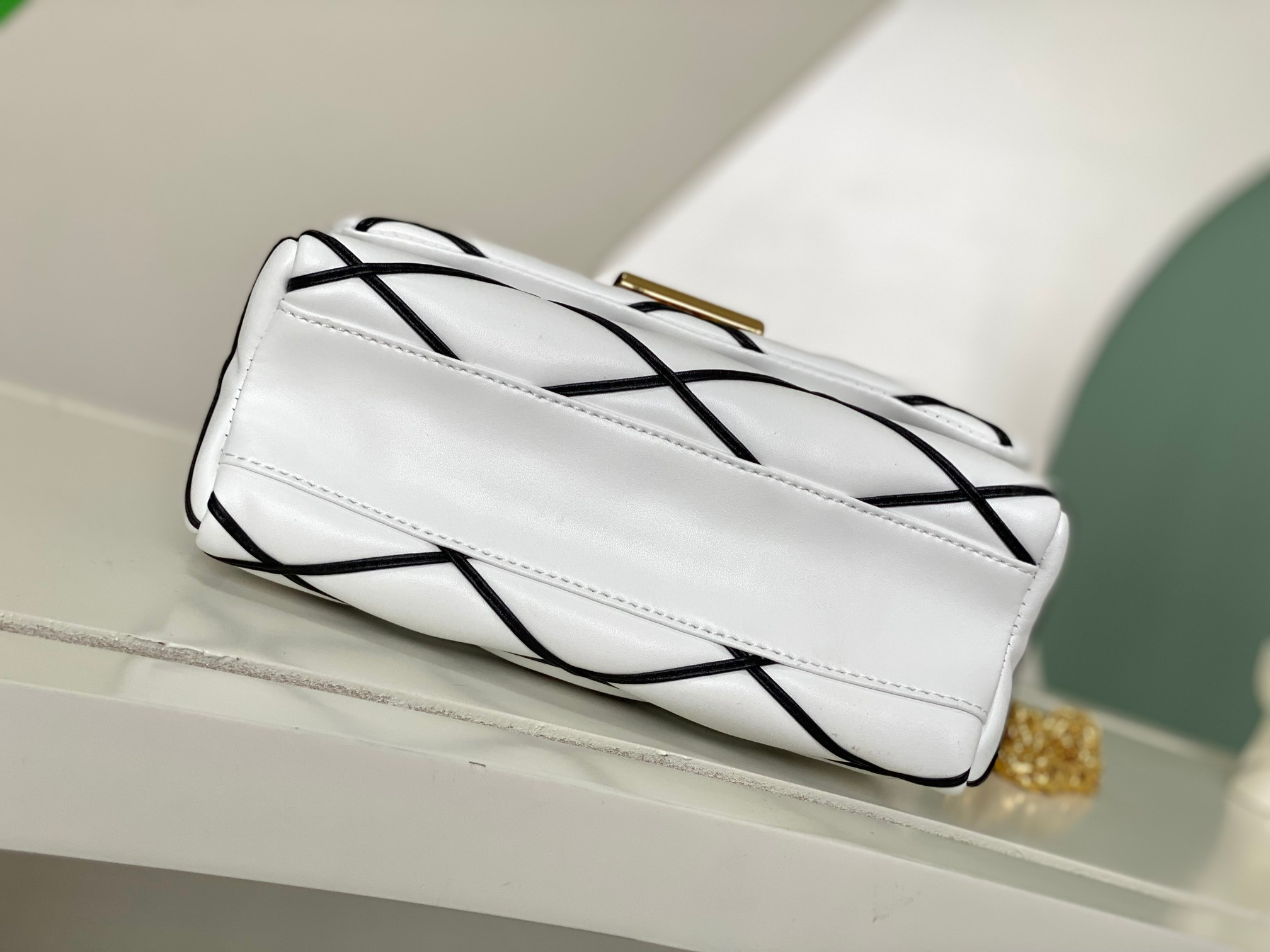 L0*is V*t0n M22890 GO-14 MM 9.1 x 6.3 x 3.9 inches