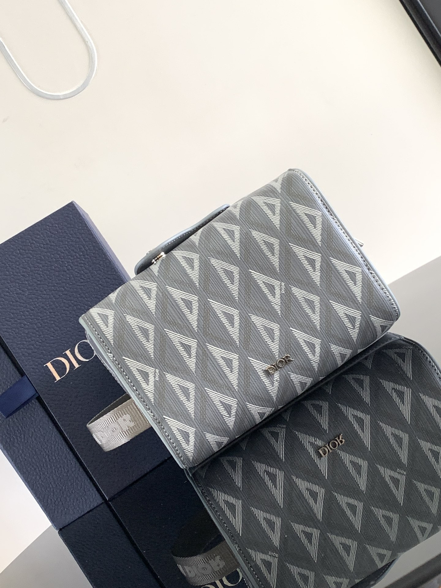 D*0r Lingot Toiletry Bag Gray Mirage Technical Fabric 8.5 x 5 x 4 inches