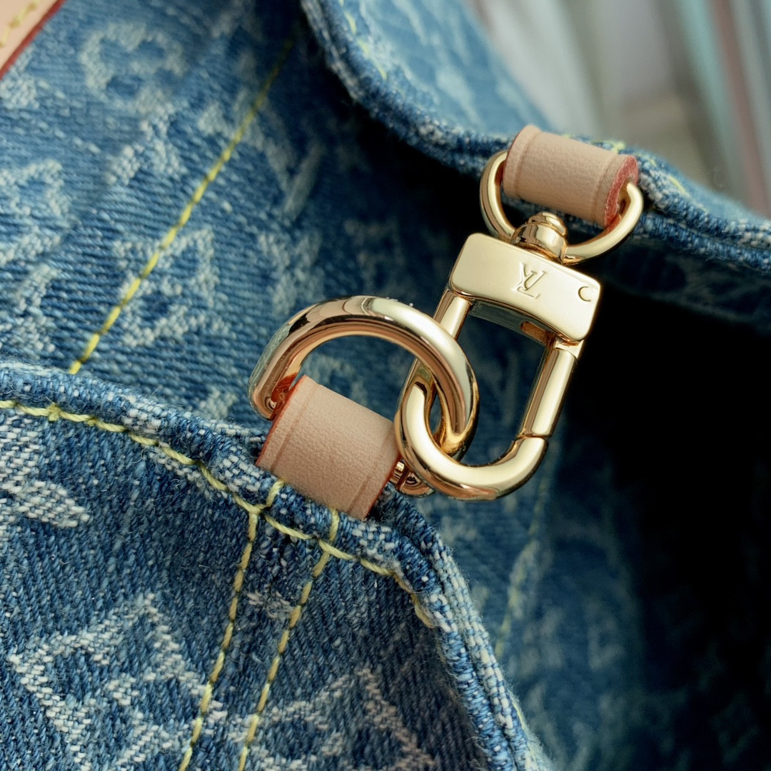 L0*is V*t0n M46836 Venice 9.4 x 10.2 x 2.8 inches