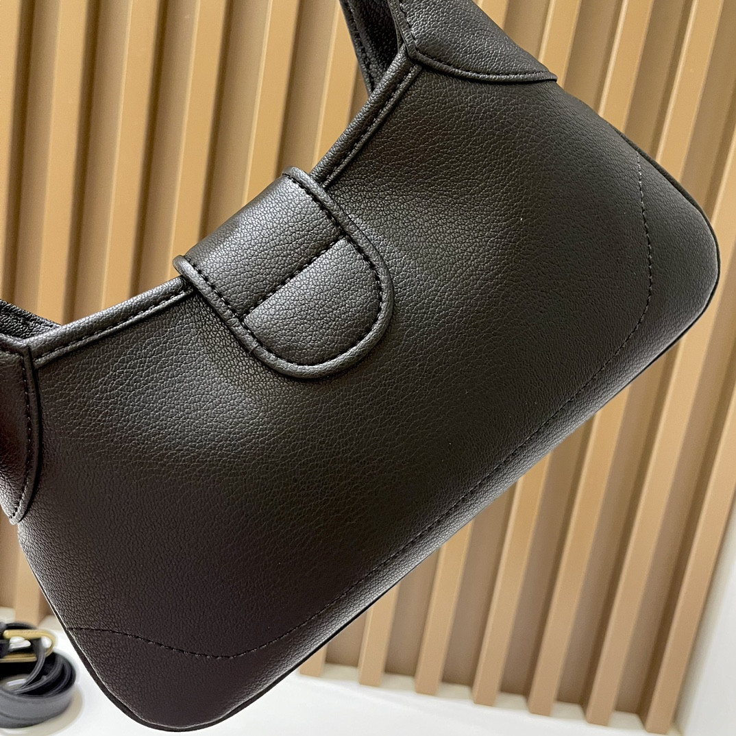 G*u*i APHRODITE SHOULDER BAG BLACK 27 X 13.5 X 2 cm