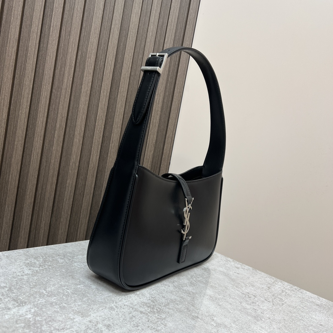 Y*L LE 5 À 7 IN SMOOTH LEATHER NOIR SILVER 9 X 6.3 X 2.5 INCHES