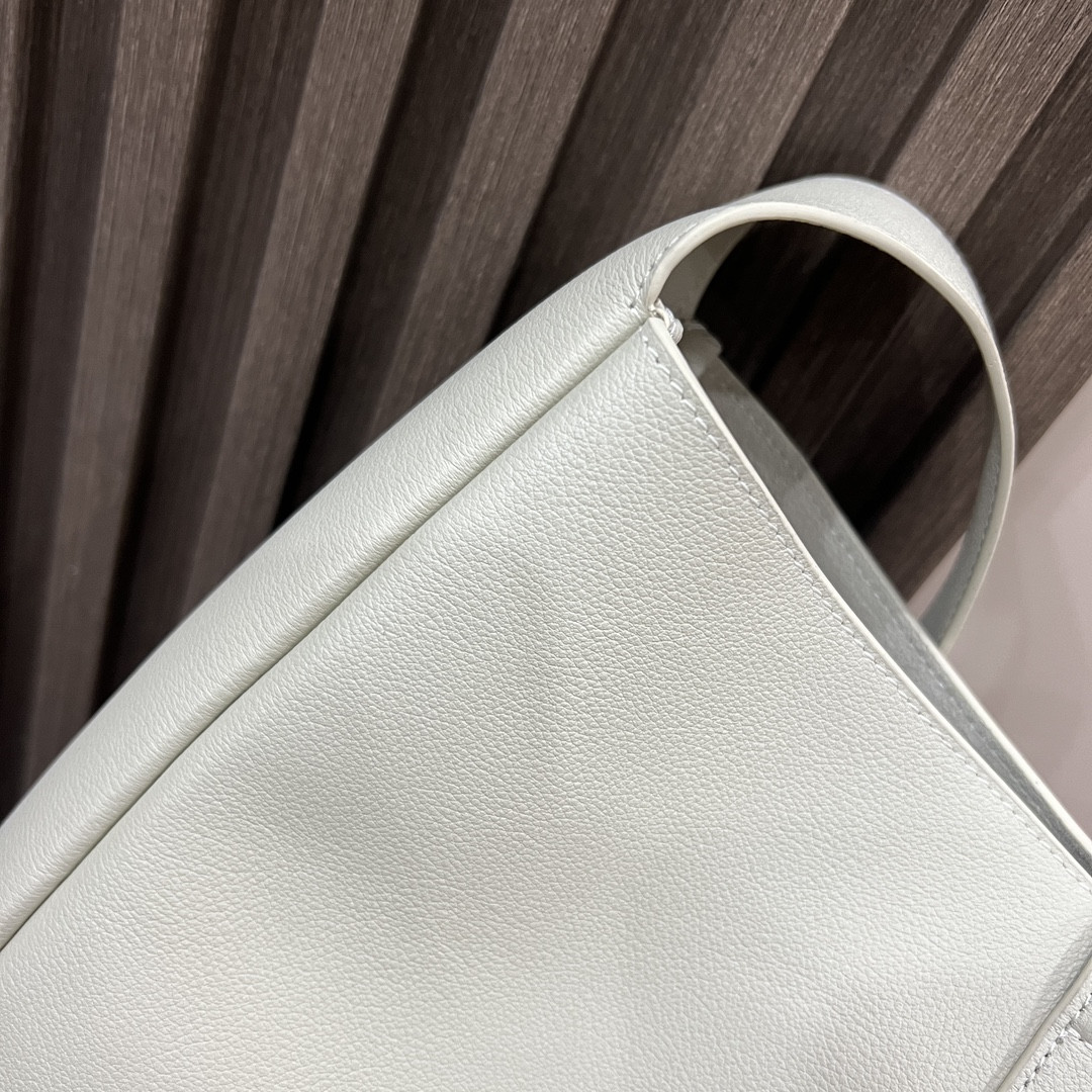 Y*L LE 5 À 7 S*pPLE LARGE IN SMOOTH LEATHER BLANC VINTAGE 11.8" X 11" X 4.3"