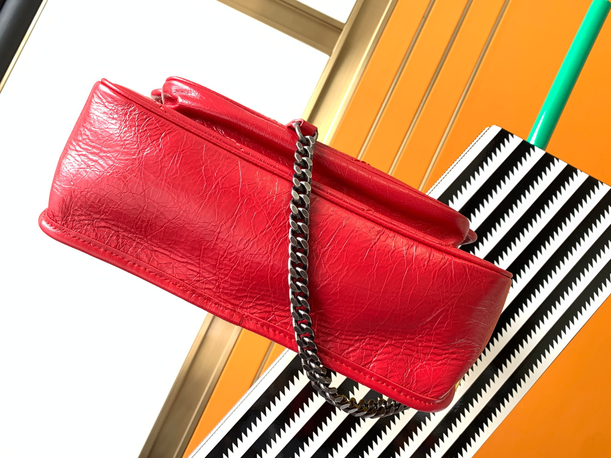 Y*L NIKI MEDIUM IN VINTAGE LEATHER SHINY RED 11 X 7.8 X 3.3 INCHES