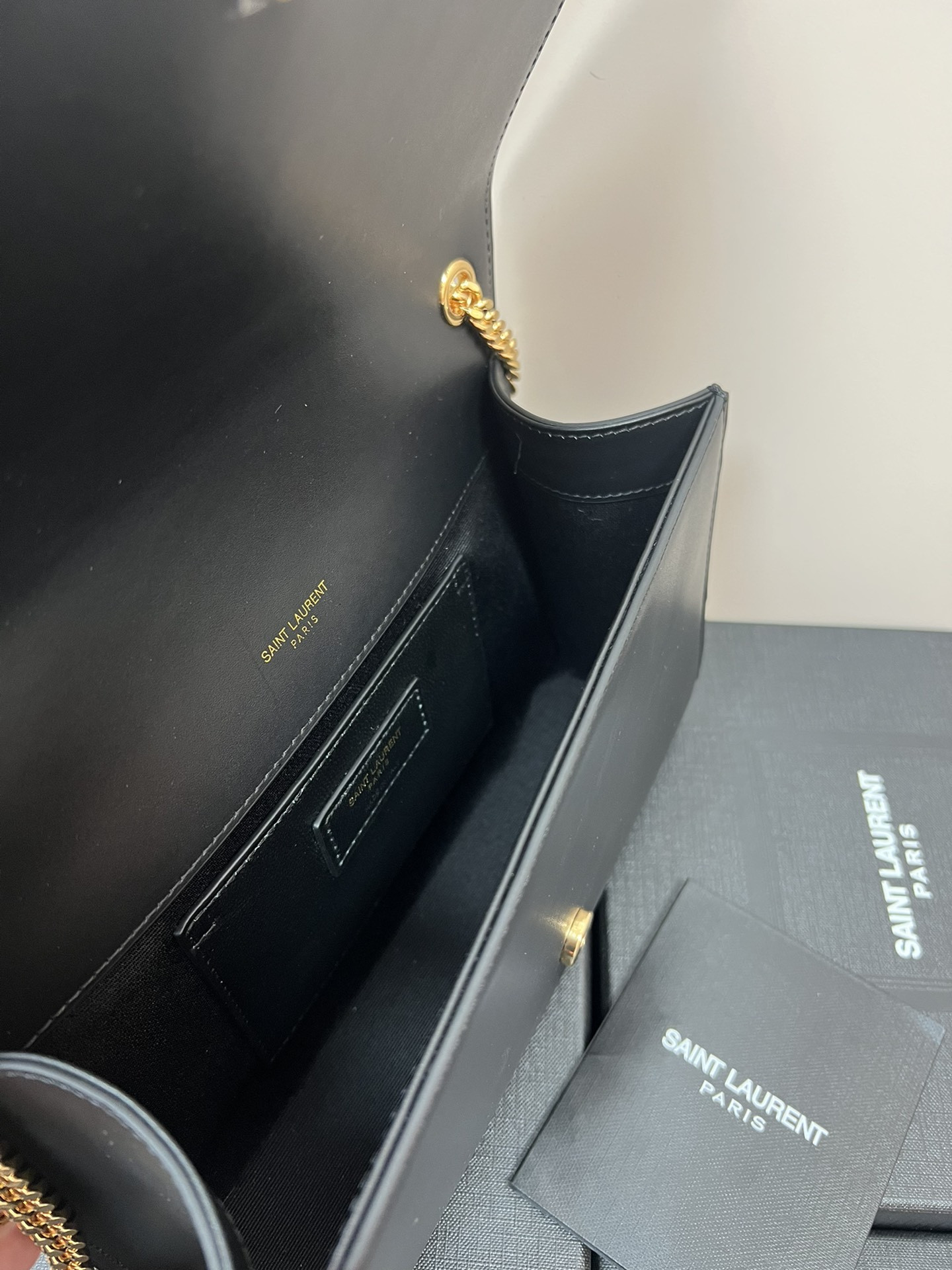 Y*L KATE MEDIUM IN SMOOTH LEATHER BLACK 9.4 X 5.7 X 2.1 INCHES