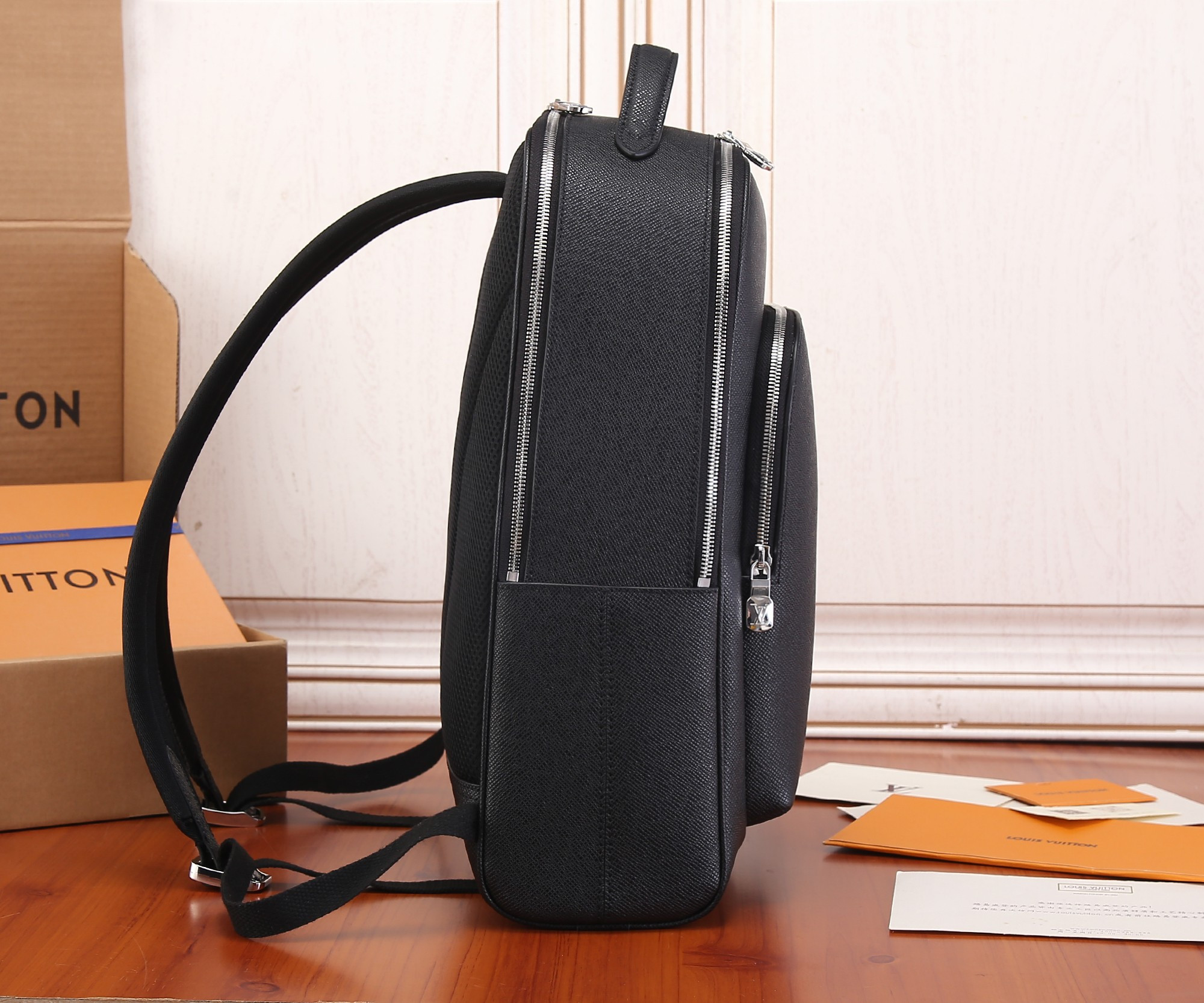 L0*is V*t0n M30977 Avenue Backpack 40 x 31 x 15 cm