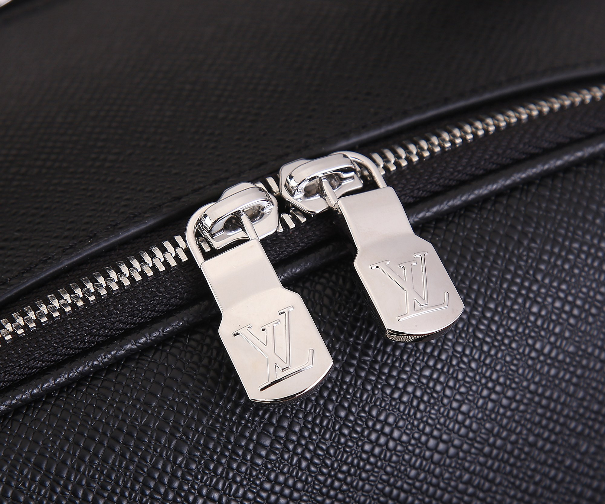 L0*is V*t0n M30977 Avenue Backpack 40 x 31 x 15 cm