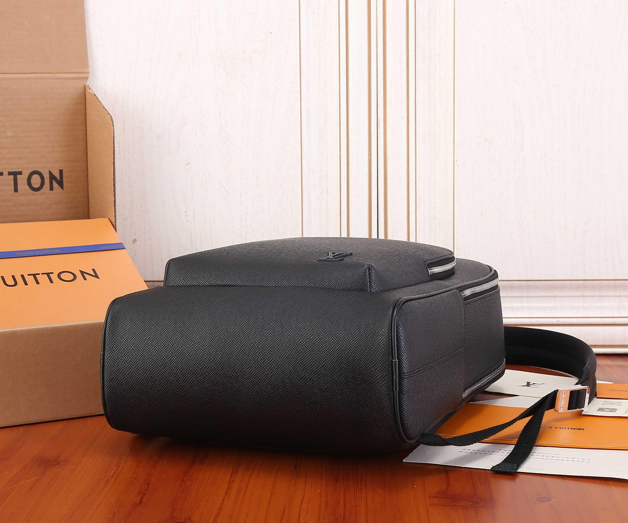 L0*is V*t0n M30977 Avenue Backpack 40 x 31 x 15 cm