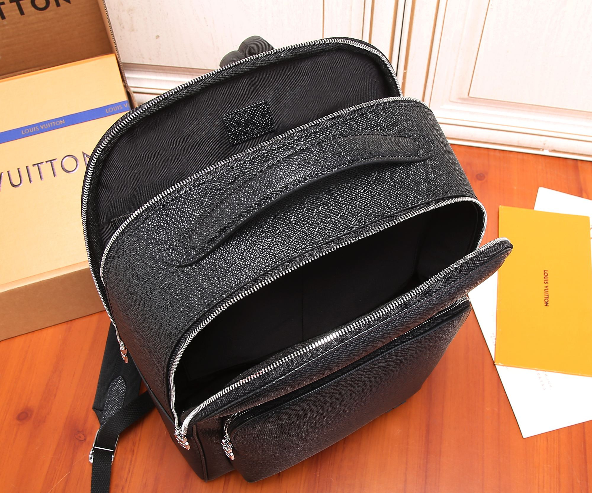 L0*is V*t0n M30977 Avenue Backpack 40 x 31 x 15 cm
