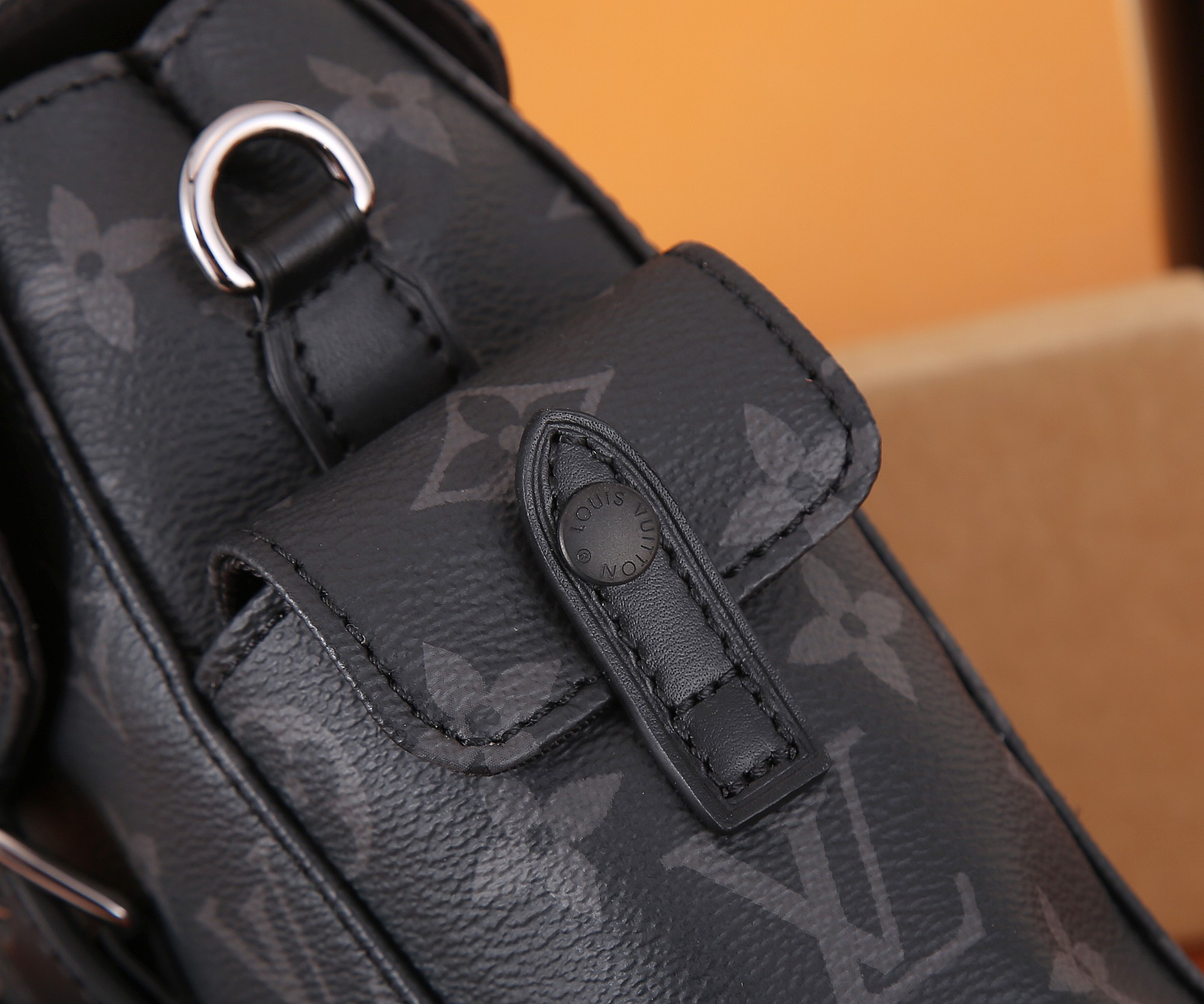 L0*is V*t0n LV M82769 Nano Christopher 14 x 19 x 6 cm