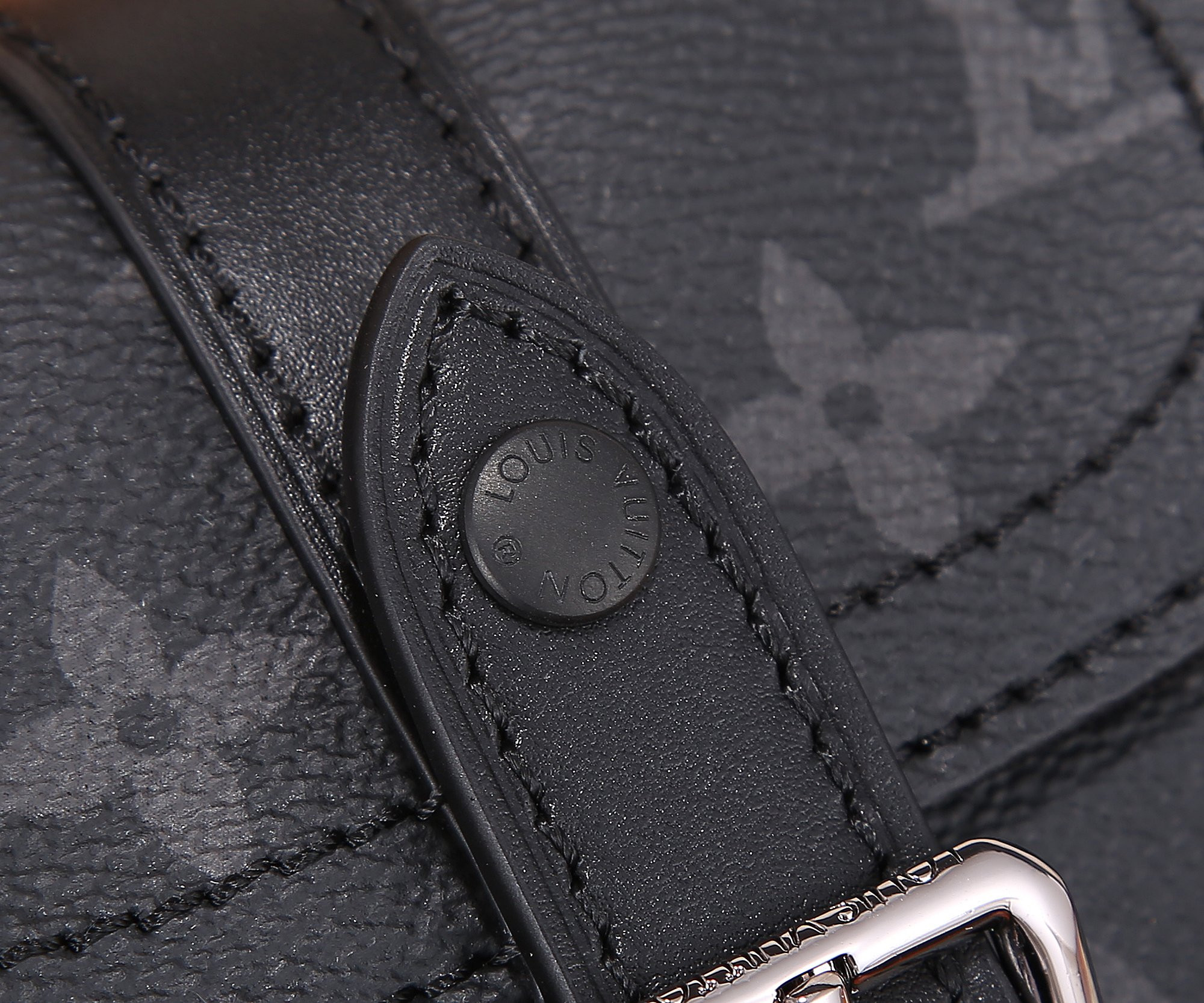 L0*is V*t0n LV M82769 Nano Christopher 14 x 19 x 6 cm