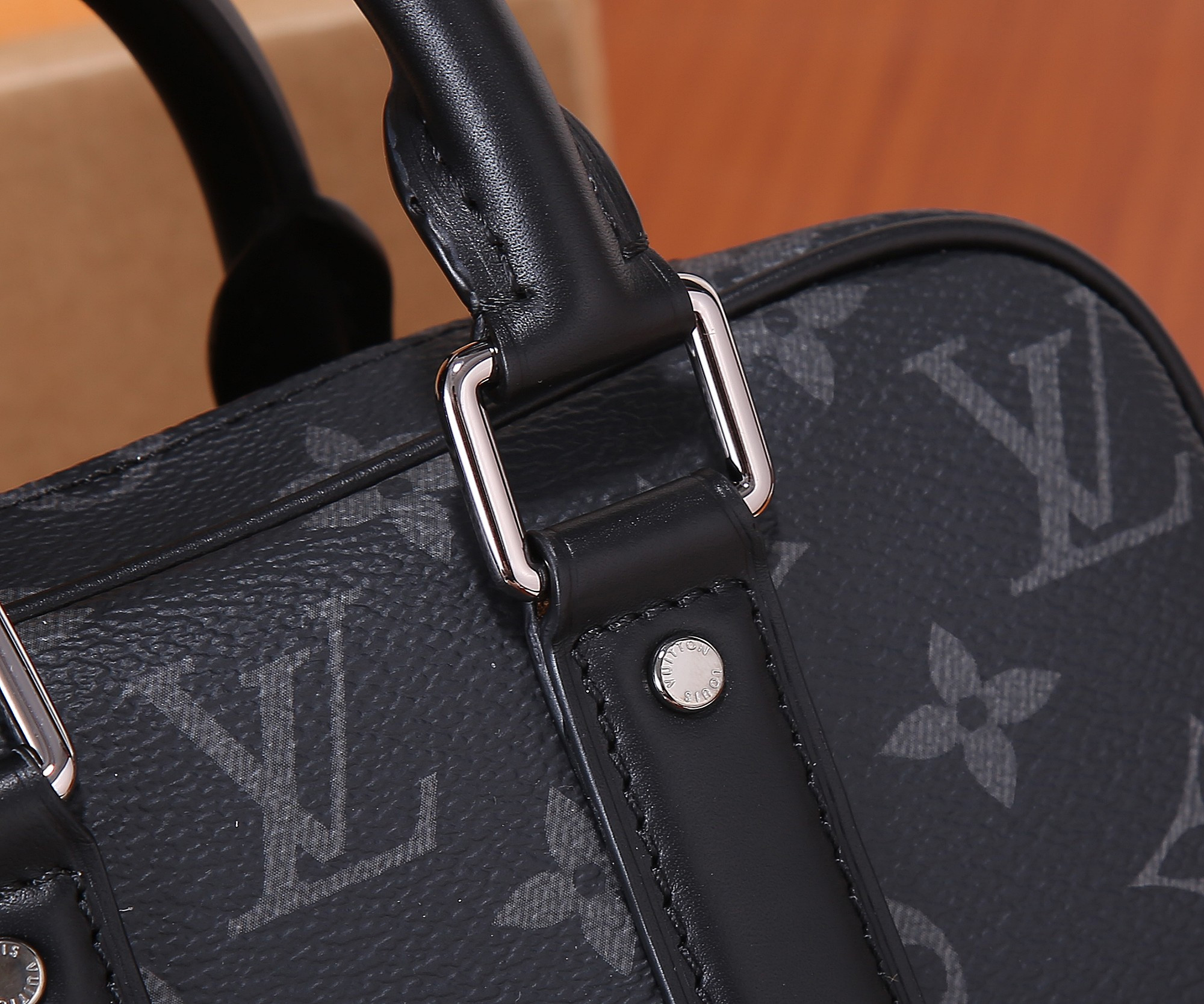 LV M82770 Nano Porte Documents Voyage 20 x 13 x 5.5 cm
