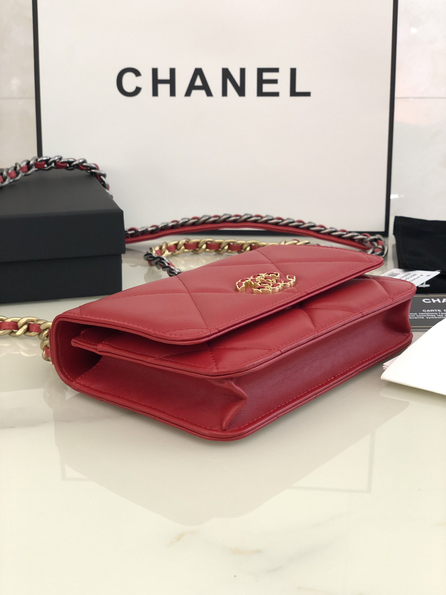 Ch*el CLASSIC WALLET ON CHAIN RED 4.8 × 7.5 × 1.4 in