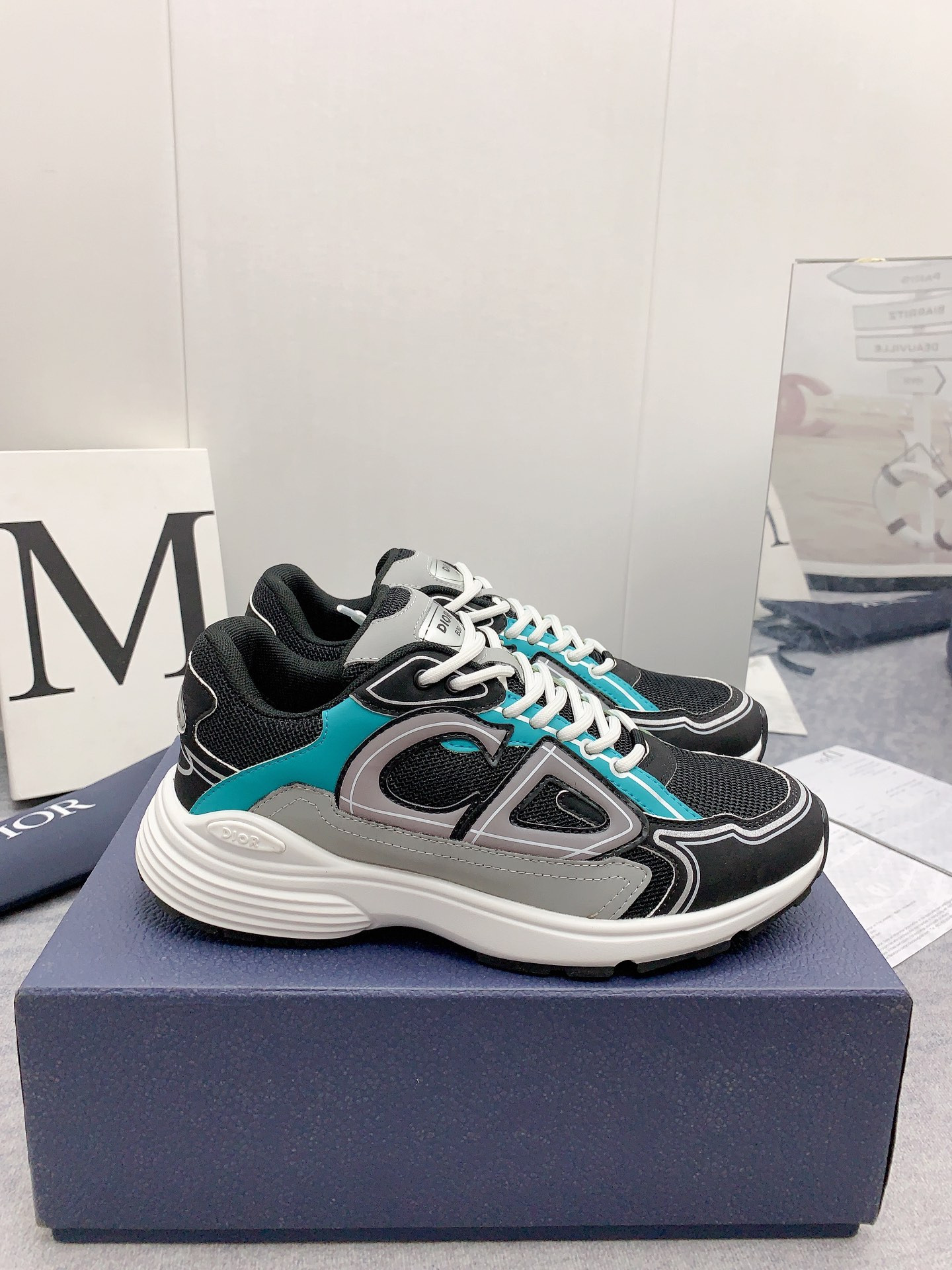 UA D*0r B30 Anthracite Gray