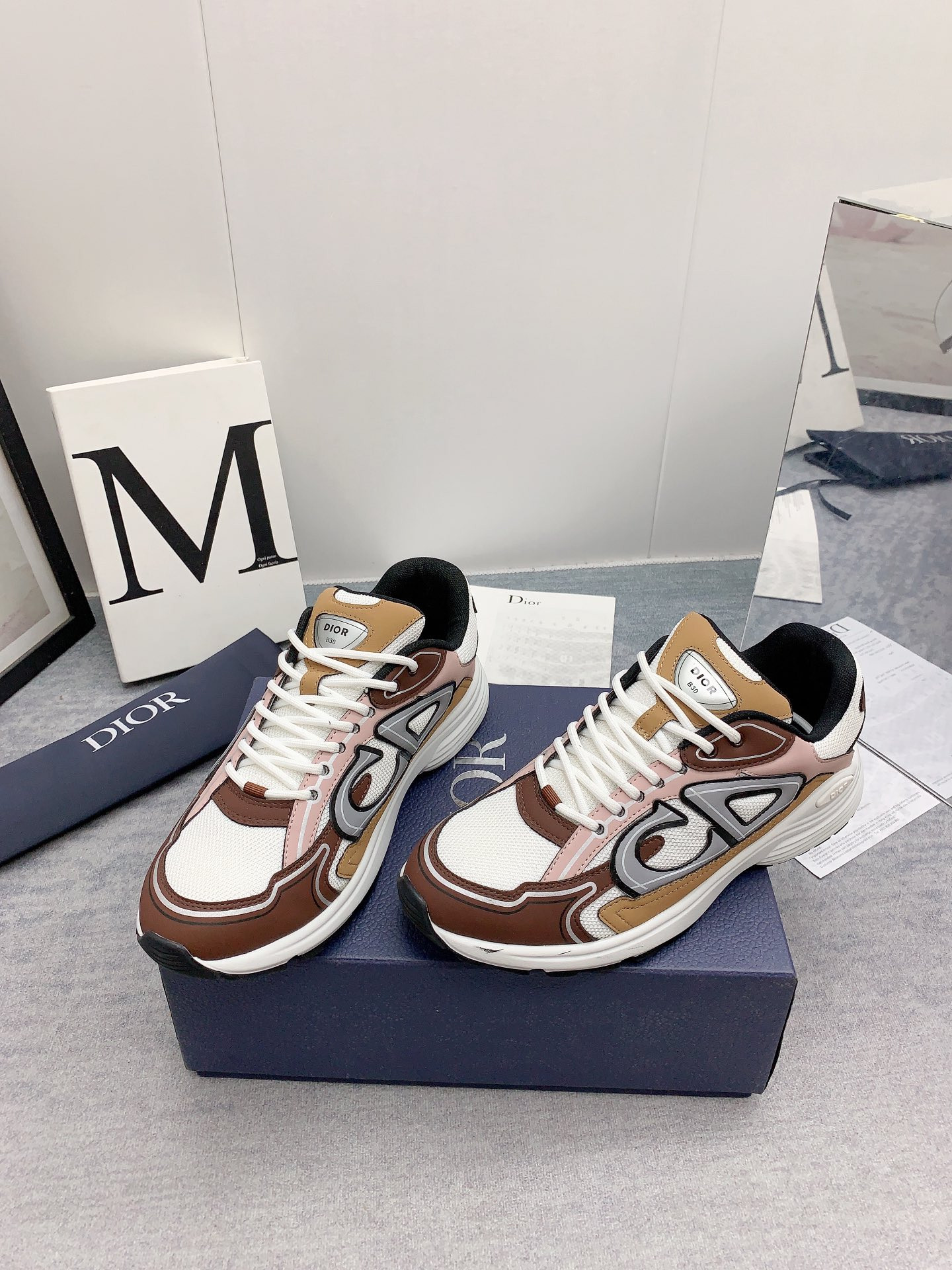 UA D*0r B30 White Brown Beige