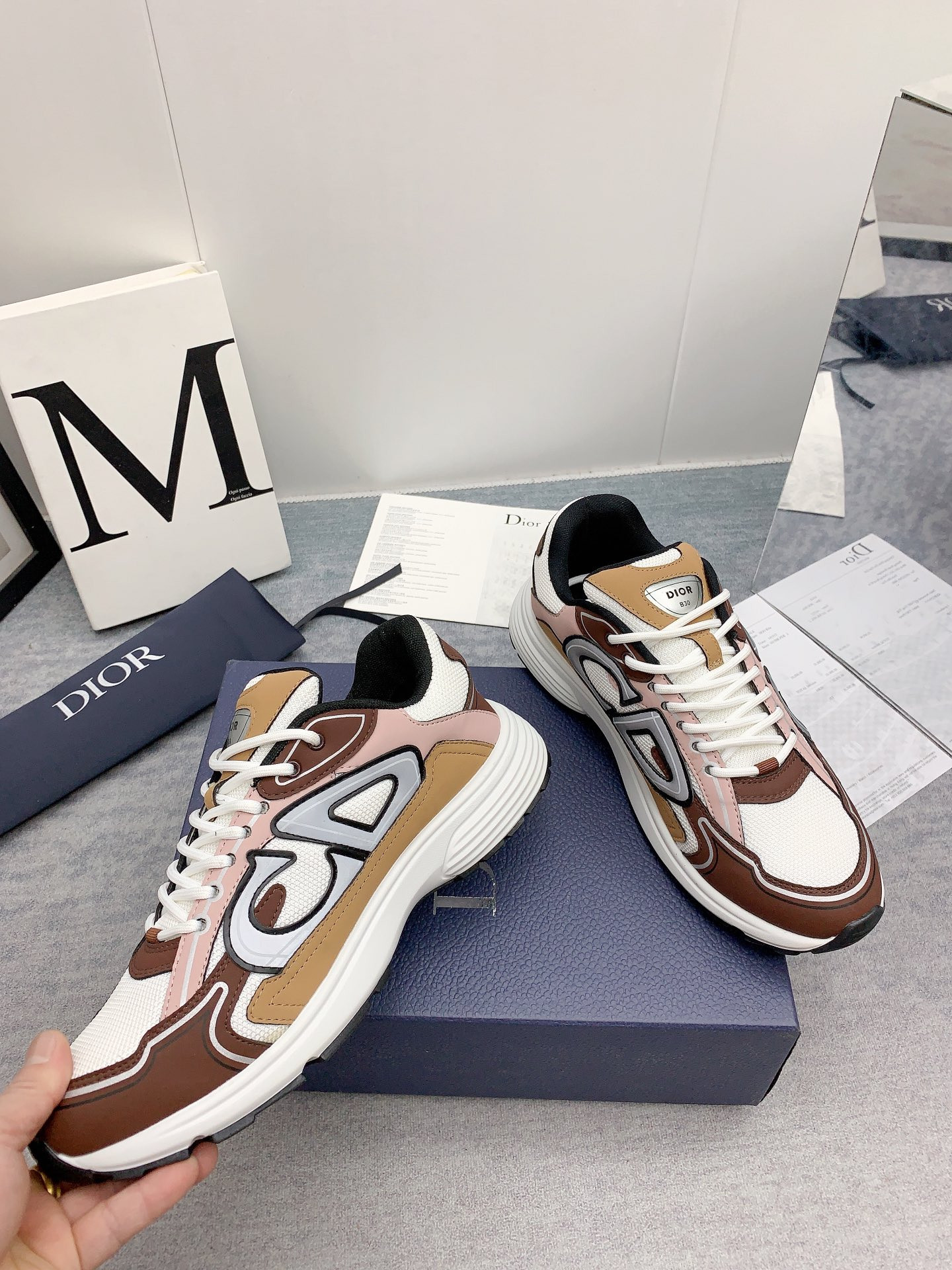 UA D*0r B30 White Brown Beige