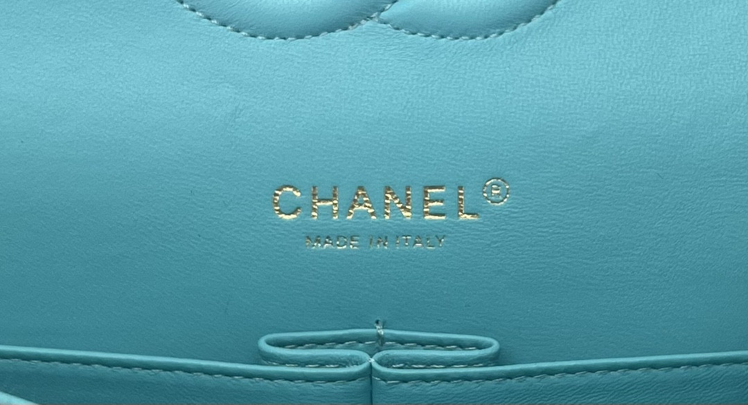 Ch*el CLASSIC 11.12 HANDBAG  Tweed & Gold-Tone Metal 6 × 9.9 × 2.5 in