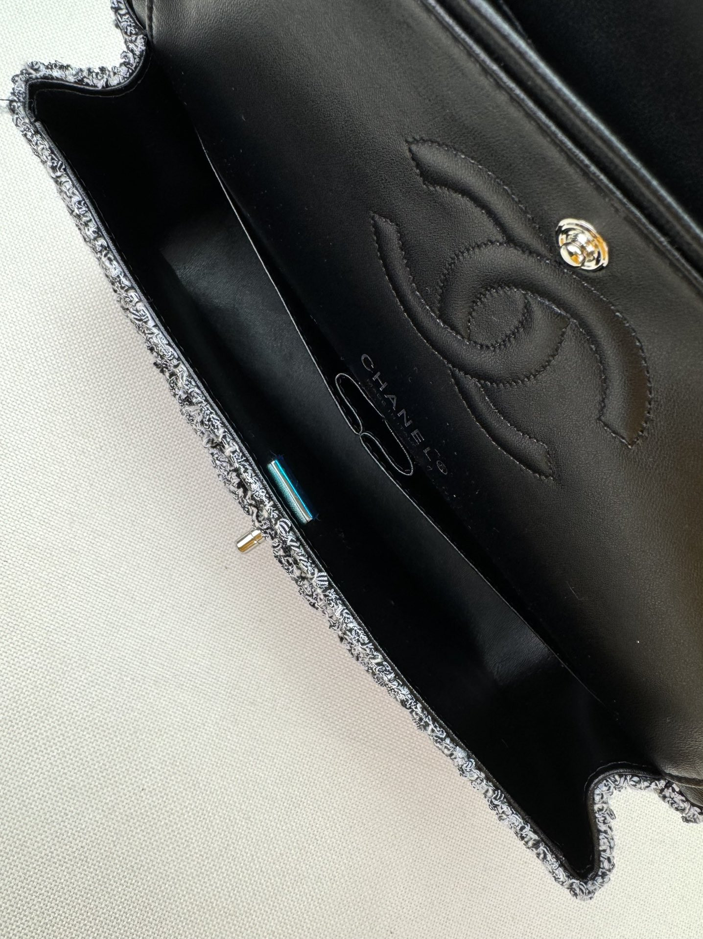 Ch*el CLASSIC 11.12 HANDBAG Tweed & Silver-Tone Metal  6 × 9.9 × 2.5 in