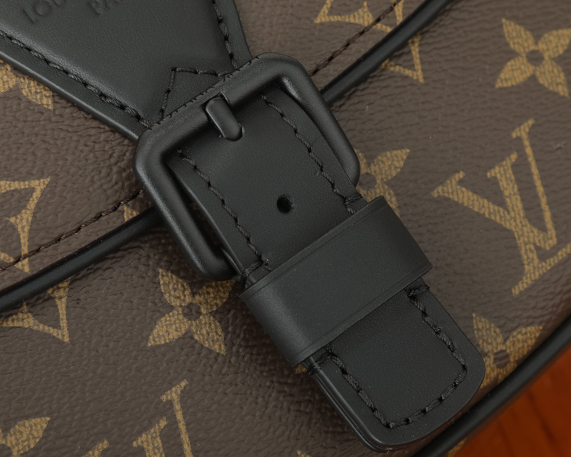 LV Montsouris Messenger PM​ M47060  7.9 x 6.7 x 2.8 inches