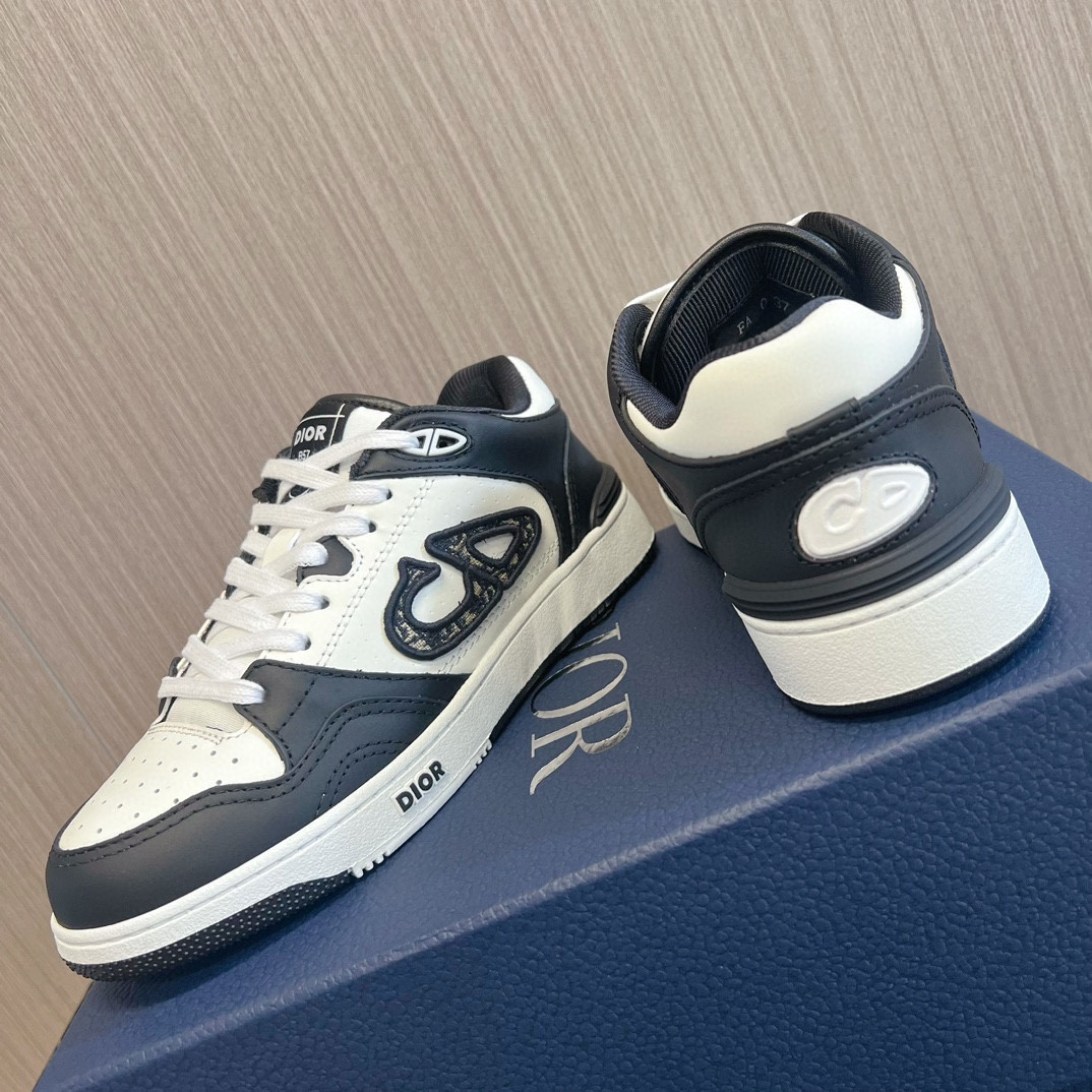 UA D*0r B57 Low-Top Sneaker Black and White