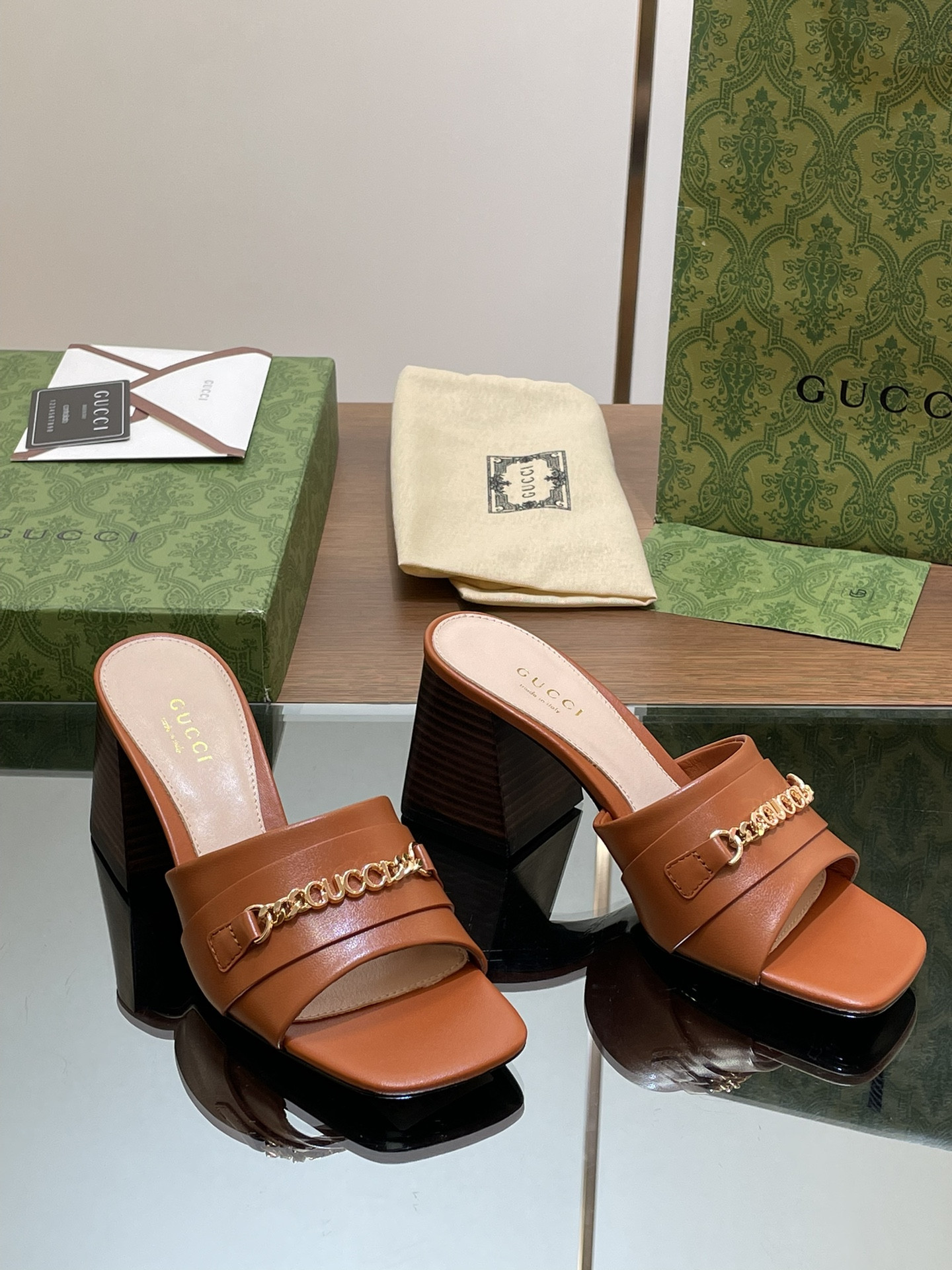 UA G*u*i SIGNORIA SLIDE SANDAL