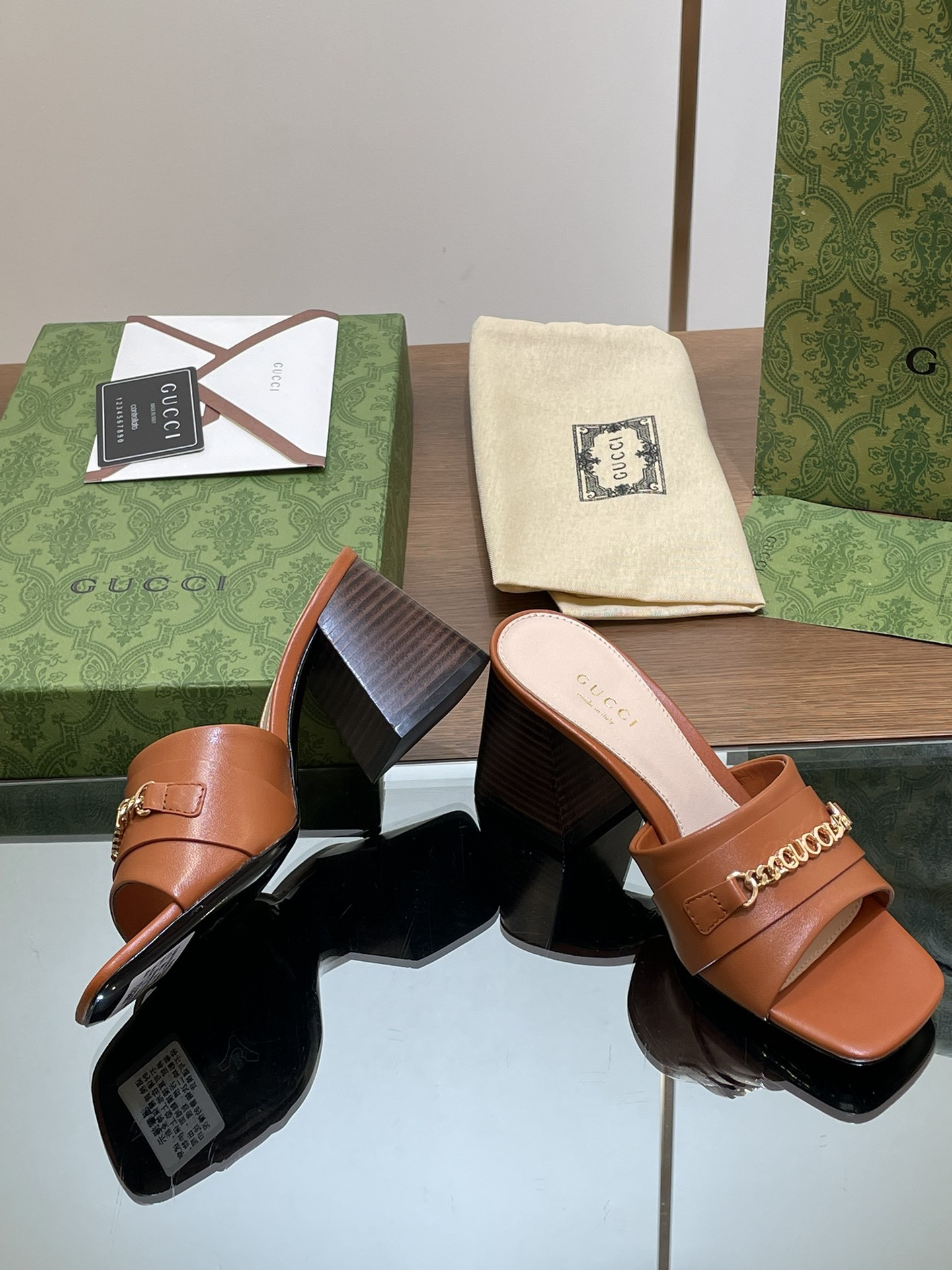 UA G*u*i SIGNORIA SLIDE SANDAL