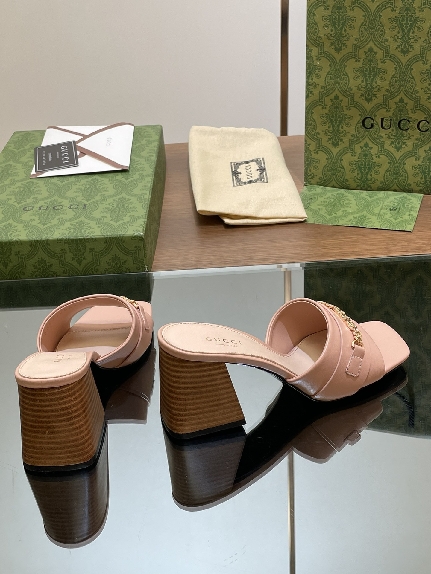 UA G*u*i SIGNORIA SLIDE SANDAL