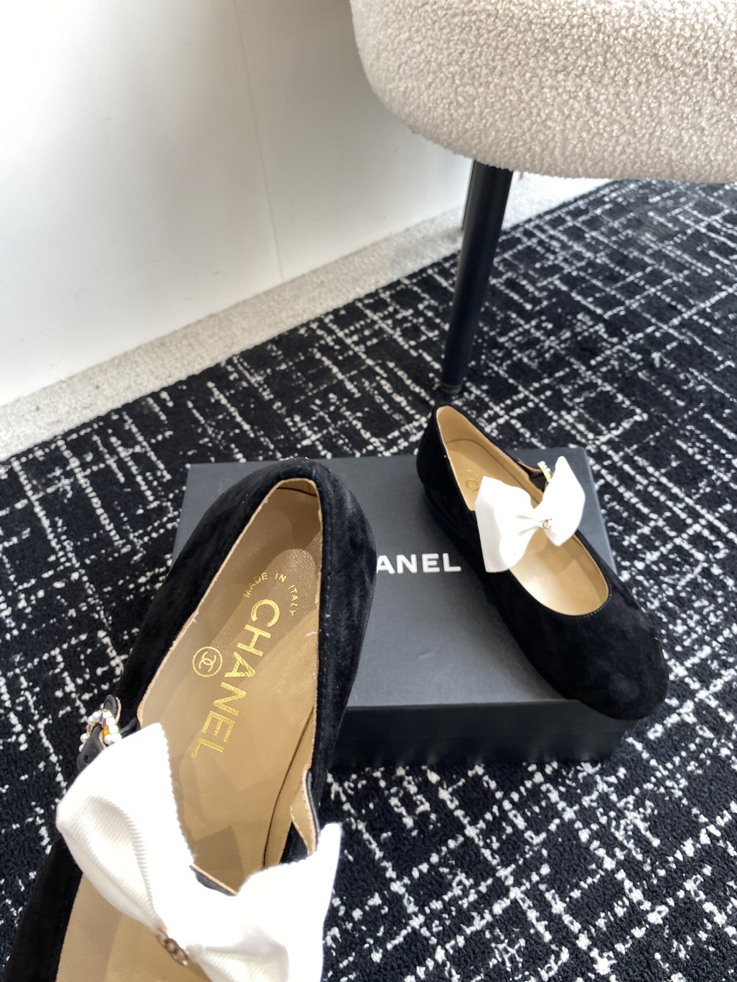 UA Ch*el MARY JANES FLAT