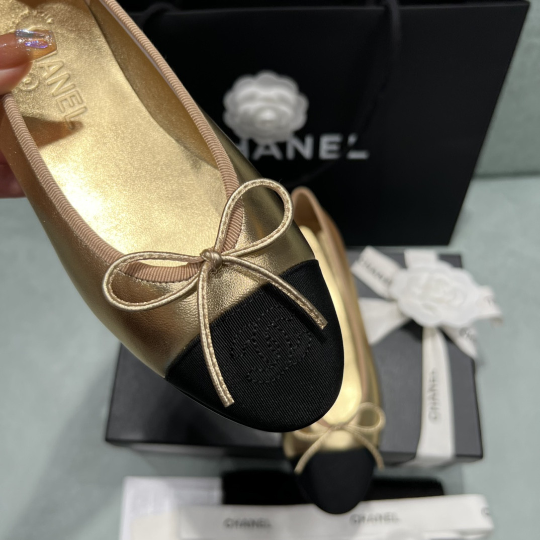 ua Ch*el ballet flats