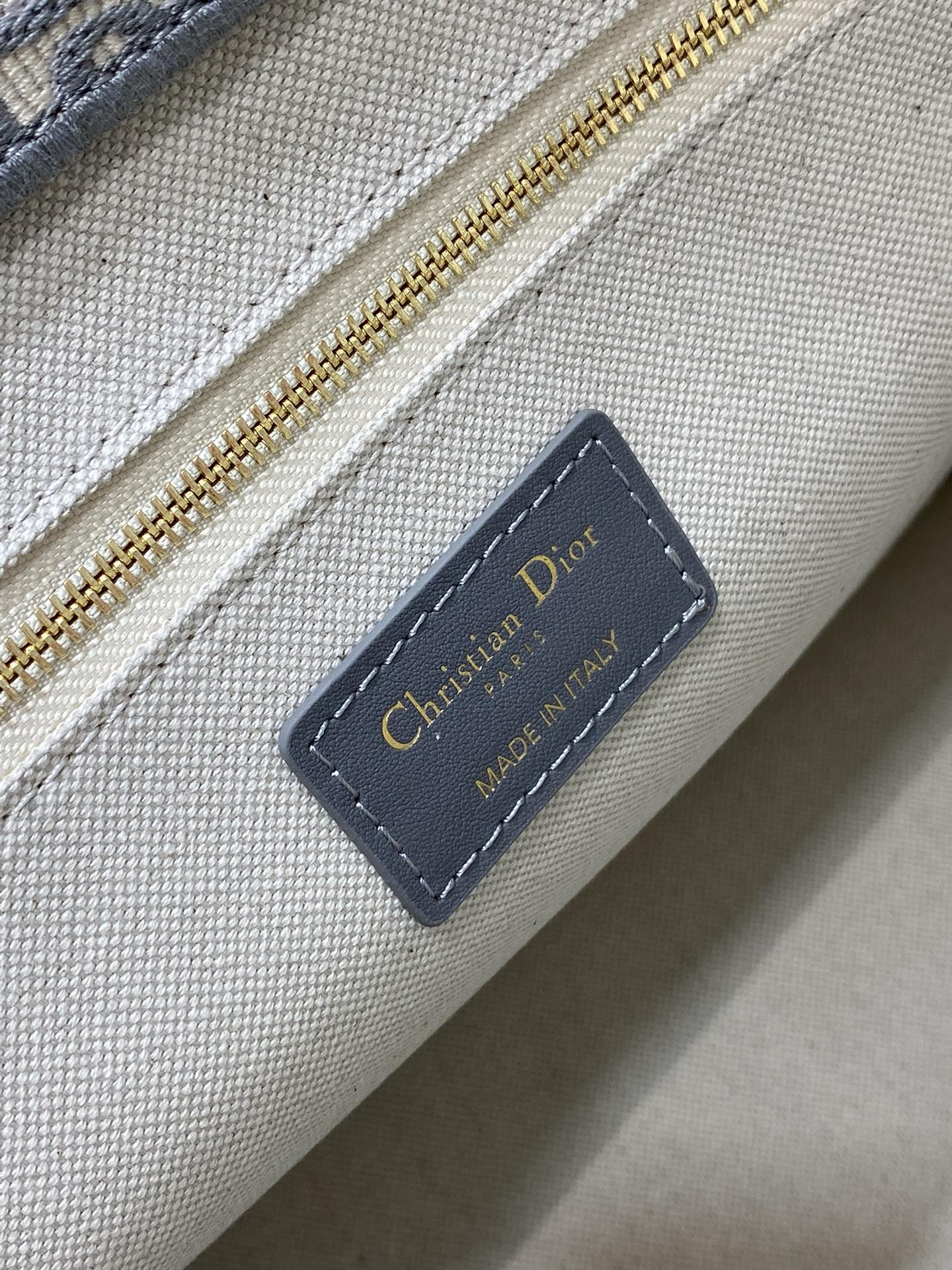 D*0r Medium D*0r Book Tote Gray D*0r Oblique Embroidery and Calfskin 36.5 x 28 x 17.5 cm