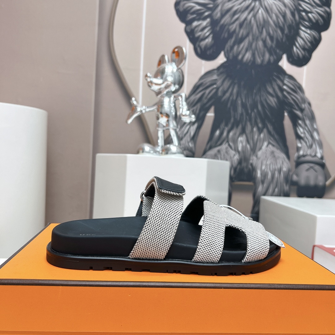 UA Hermès Chypre sandal