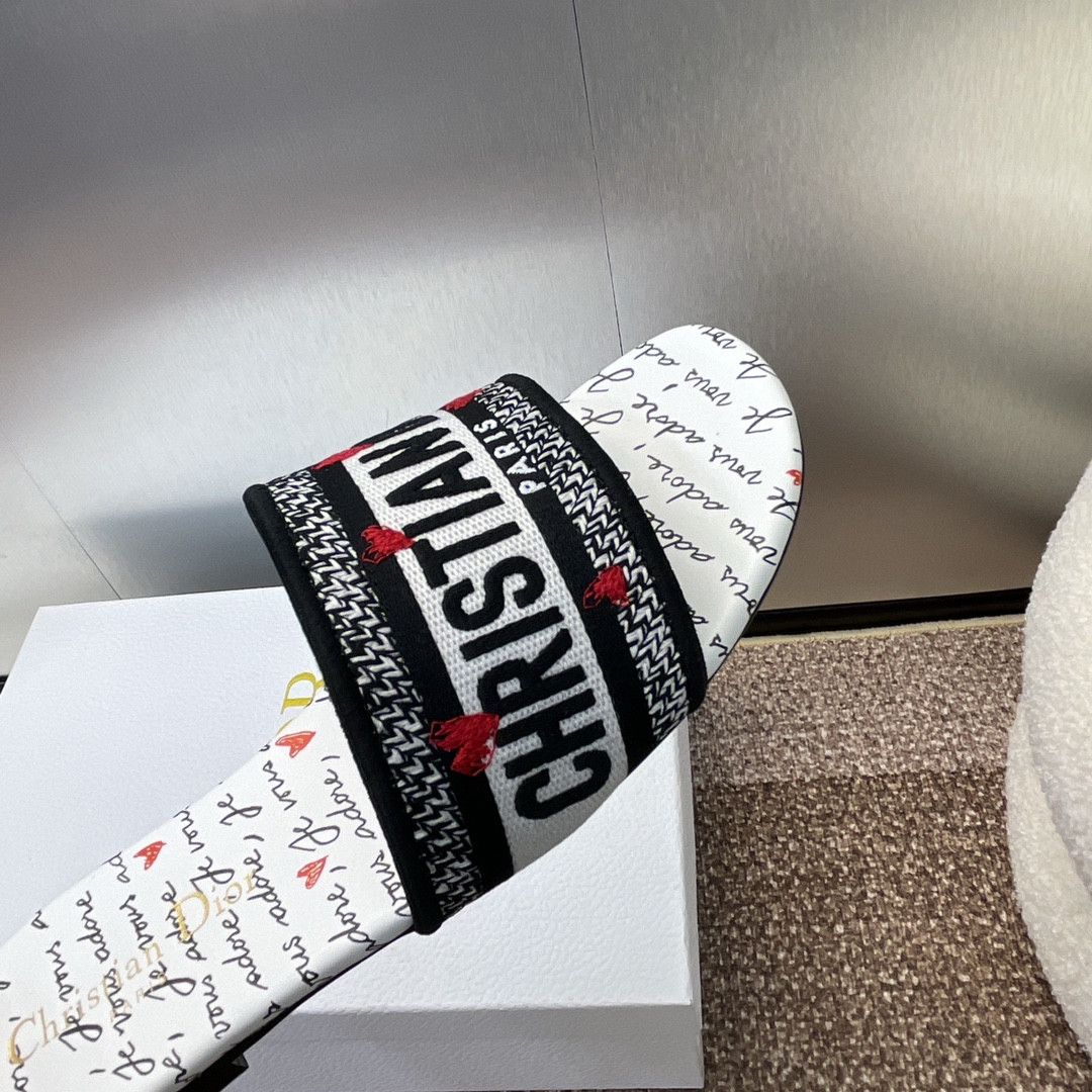 UA D*0ramour Dway Slide