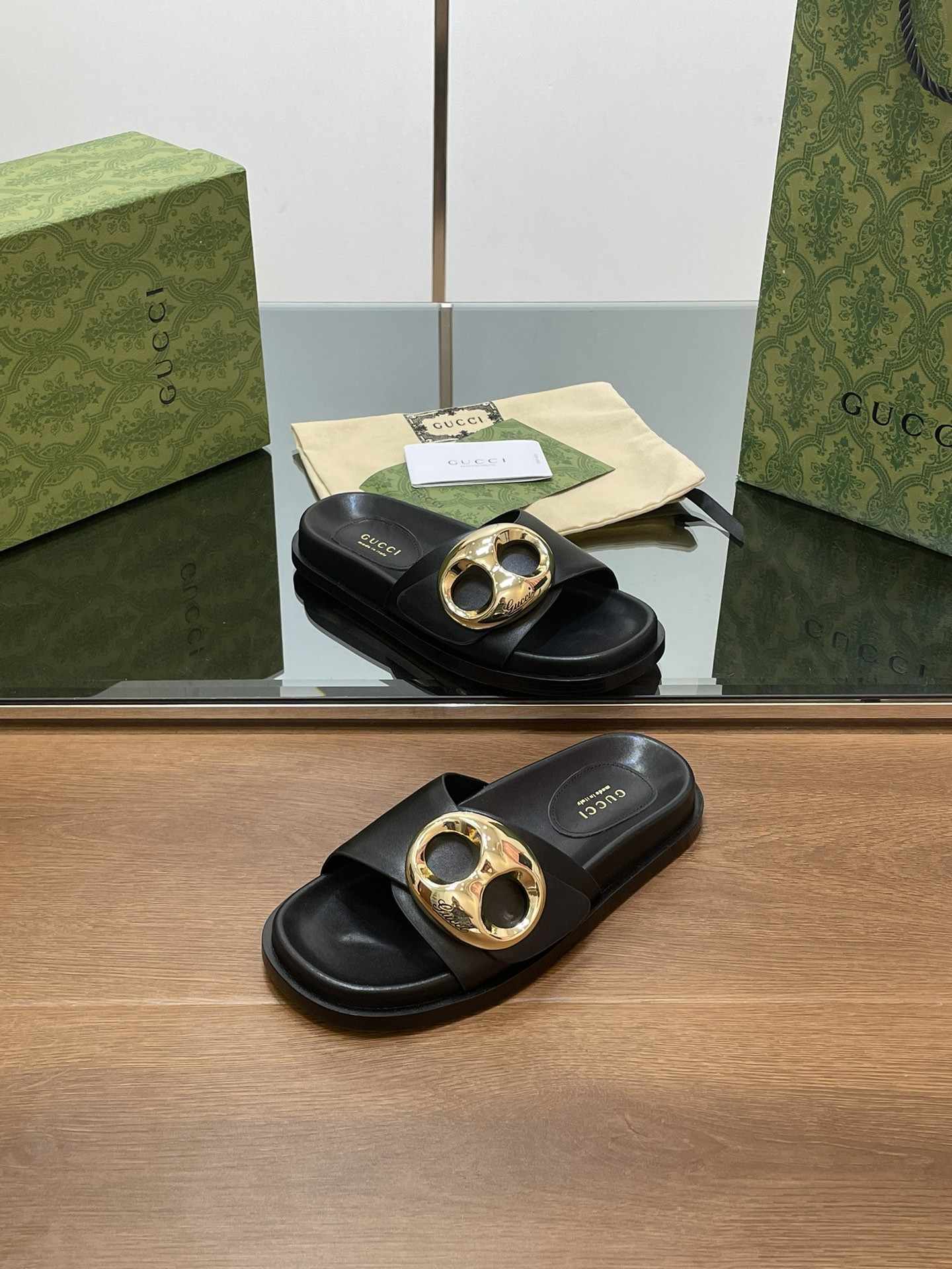 UA G*u*i MARINA CHAIN SLIDE SANDAL