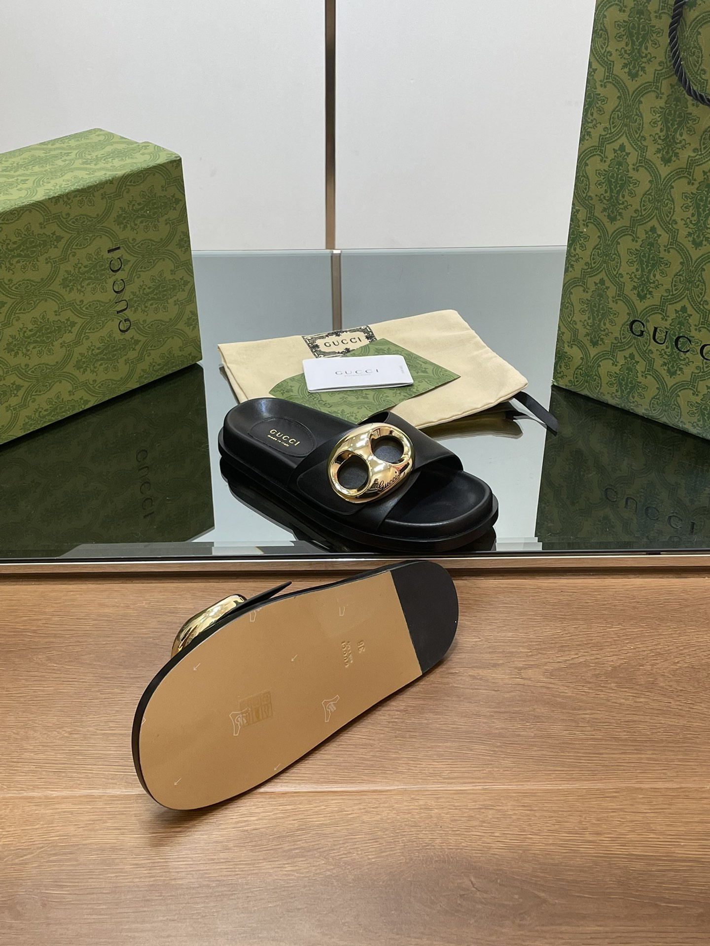 UA G*u*i MARINA CHAIN SLIDE SANDAL