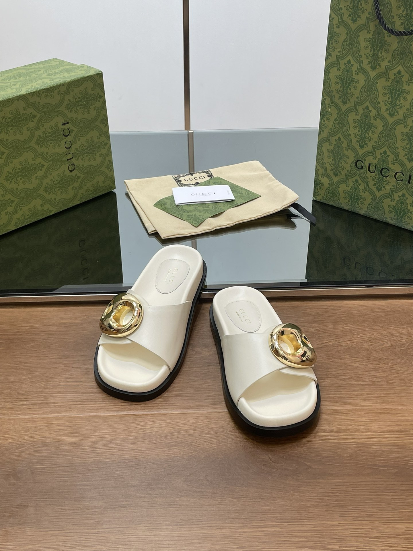 UA G*u*i MARINA CHAIN SLIDE SANDAL