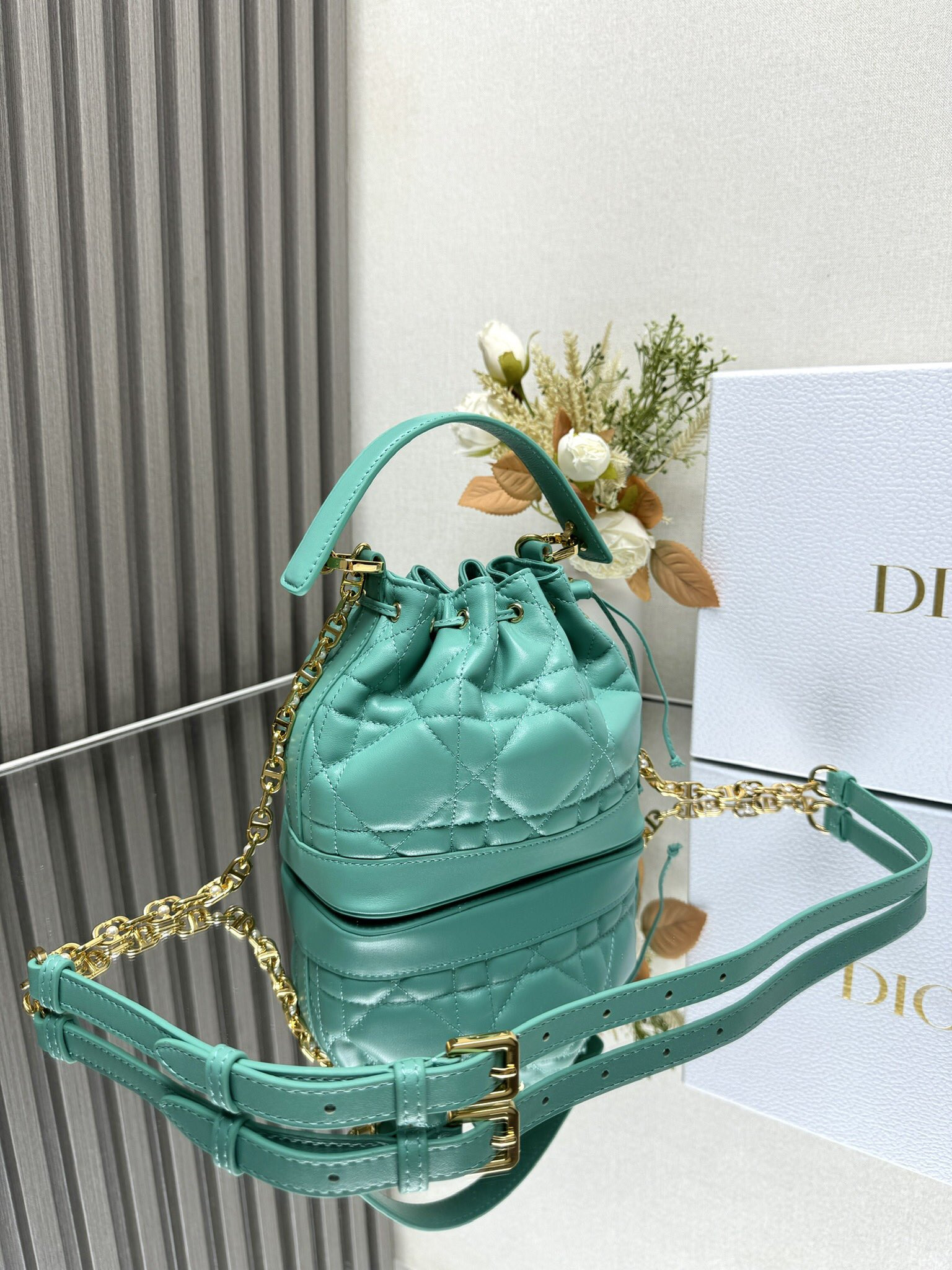 Small D*0r Jolie Bucket Bag 17 x 16 x 10.5 cm