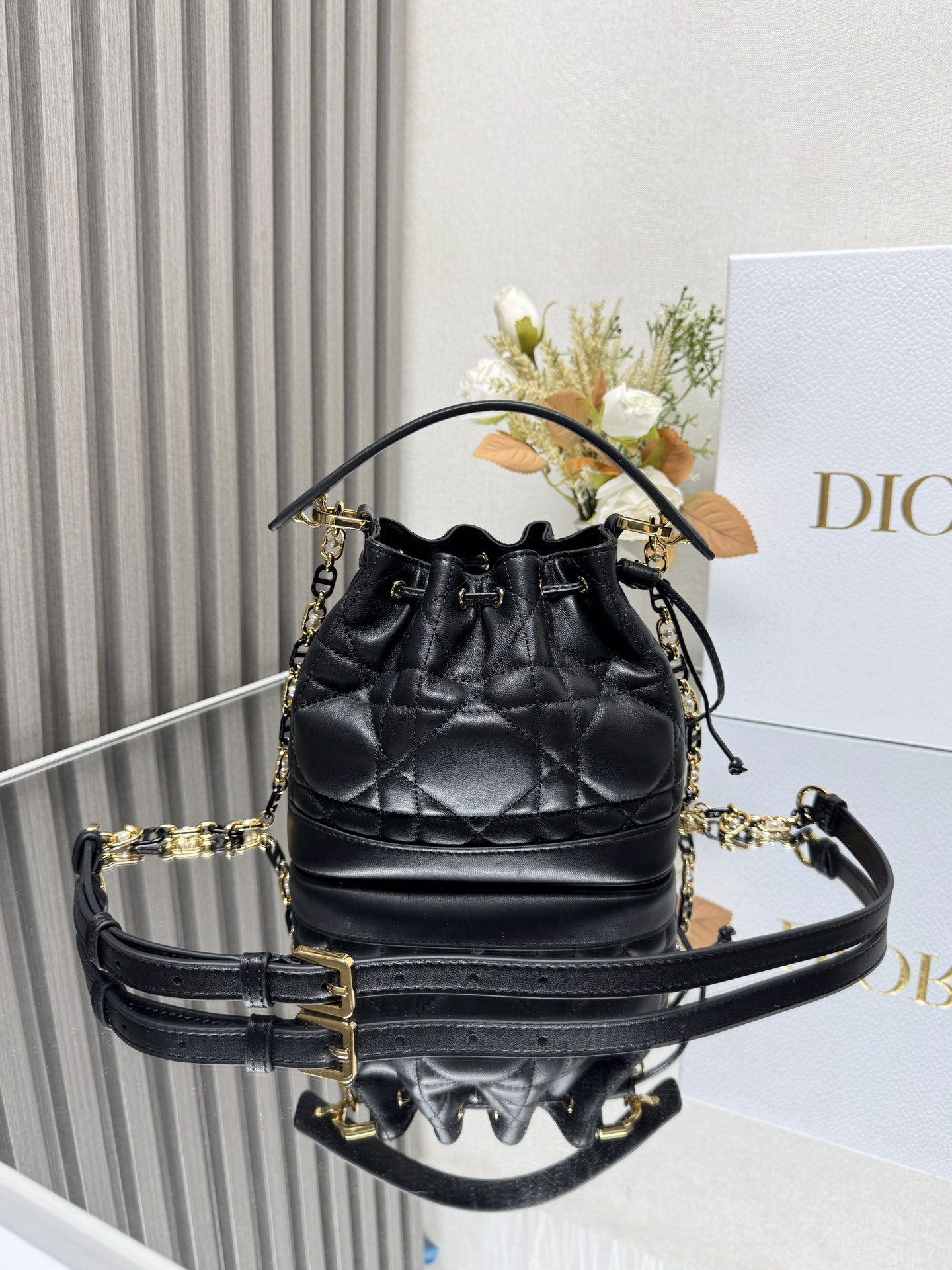 Small D*0r Jolie Bucket Bag 17 x 16 x 10.5 cm