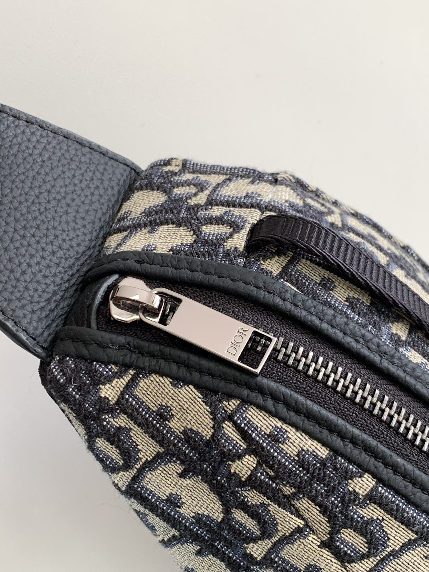 Mini D*0r Scarab Bag 28 x 12.2 x 3.8 cm