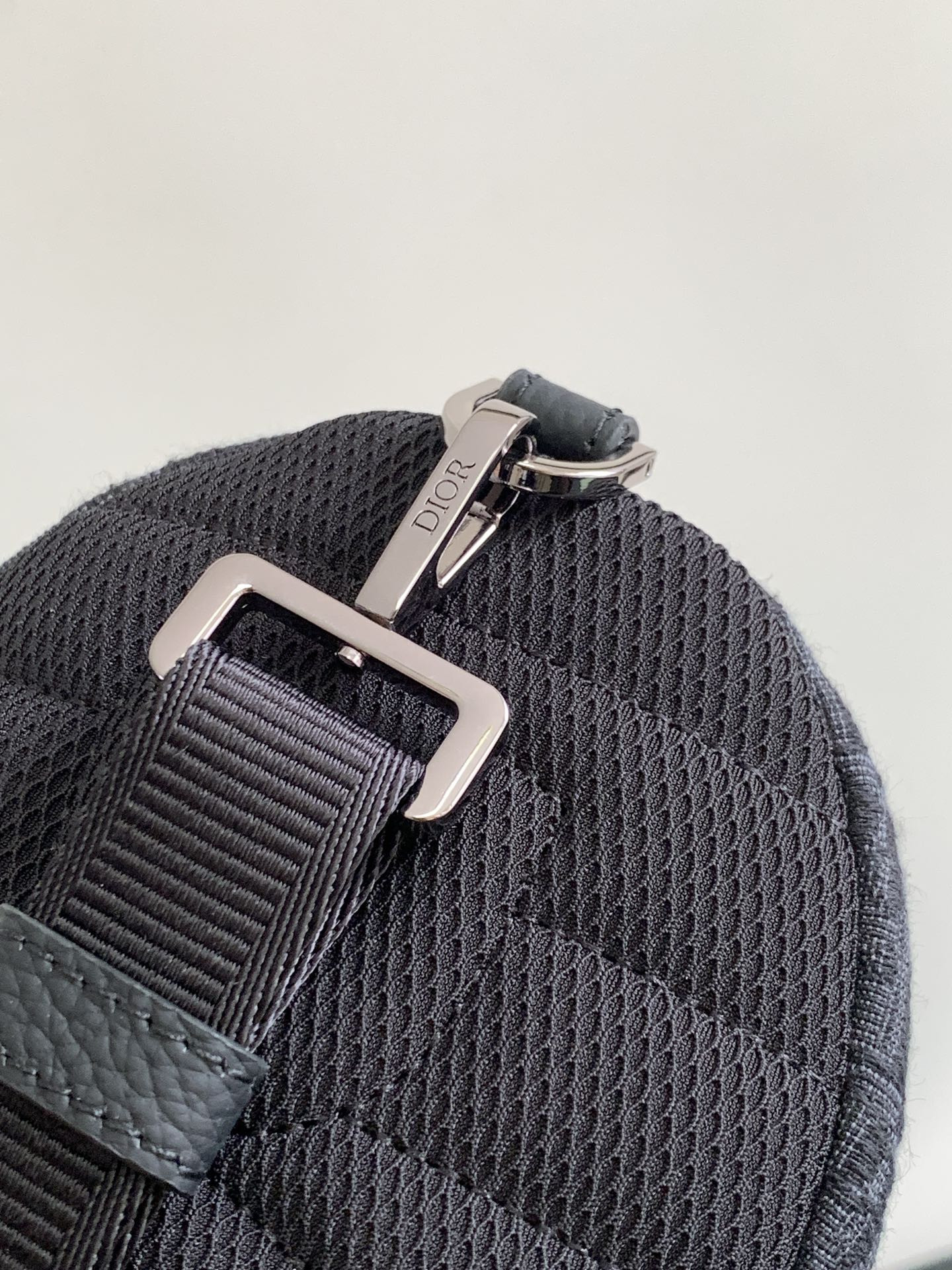 Mini D*0r Scarab Bag 28 x 12.2 x 3.8 cm