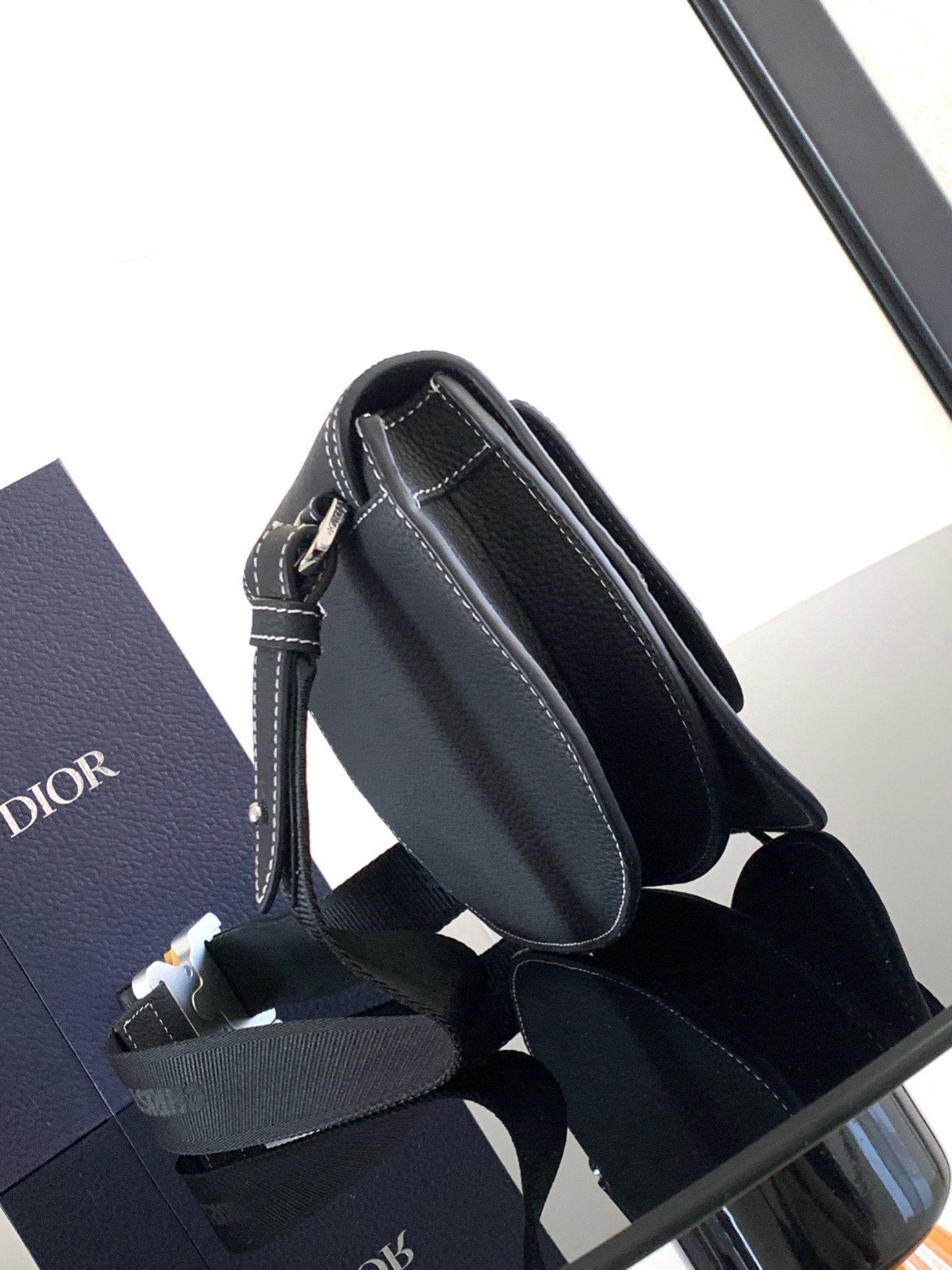 D*0r Saddle Messenger Bag 24 x 16.5 x 5.5 cm