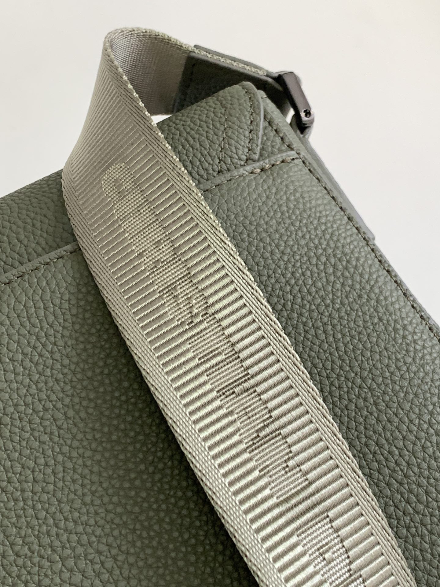 D*0r Saddle Messenger Bag 24 x 16.5 x 5.5 cm