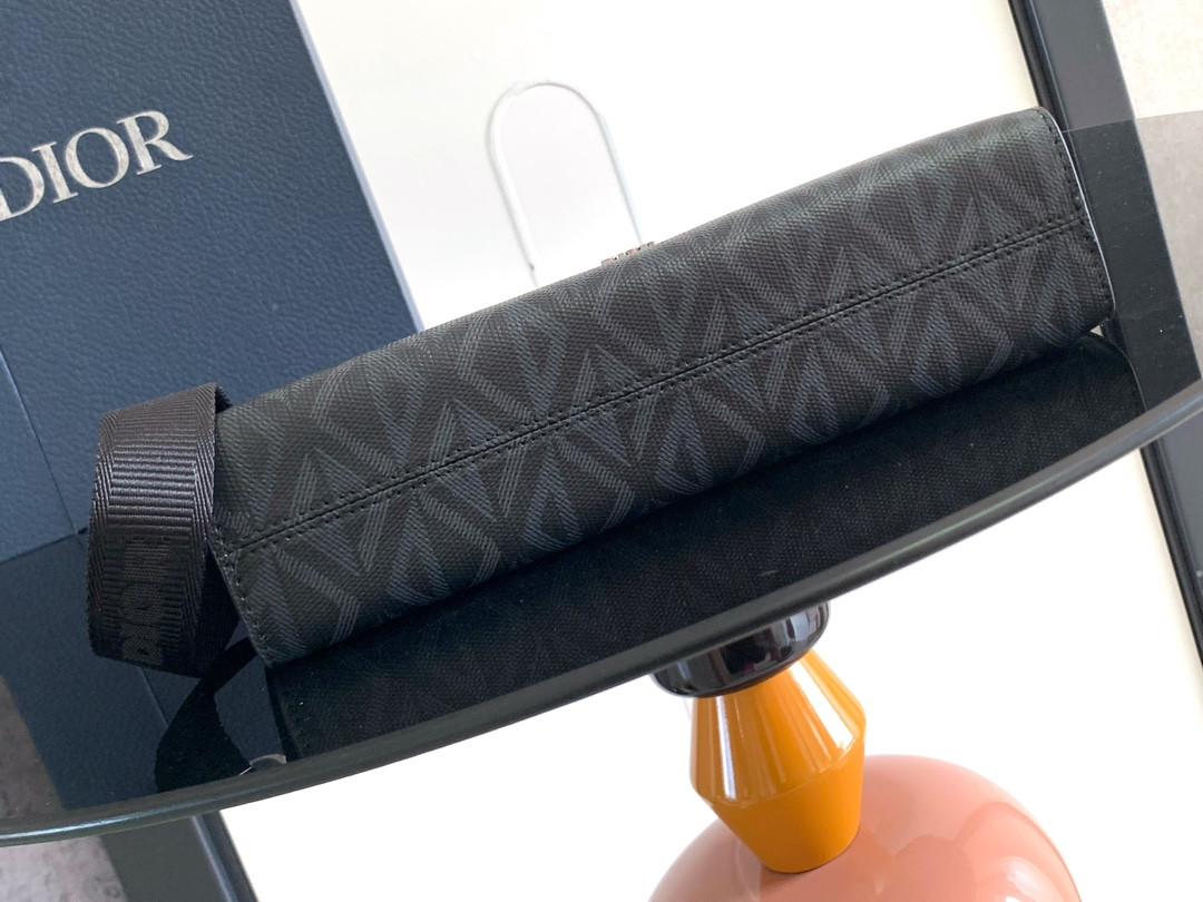 D*0r A5 Triangle Pouch 27 x 19.5 x 6 cm