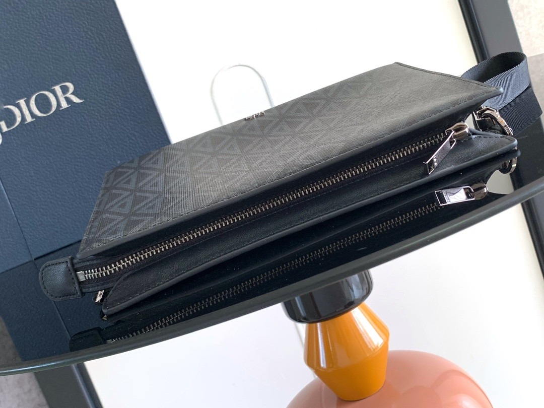 D*0r A5 Triangle Pouch 27 x 19.5 x 6 cm