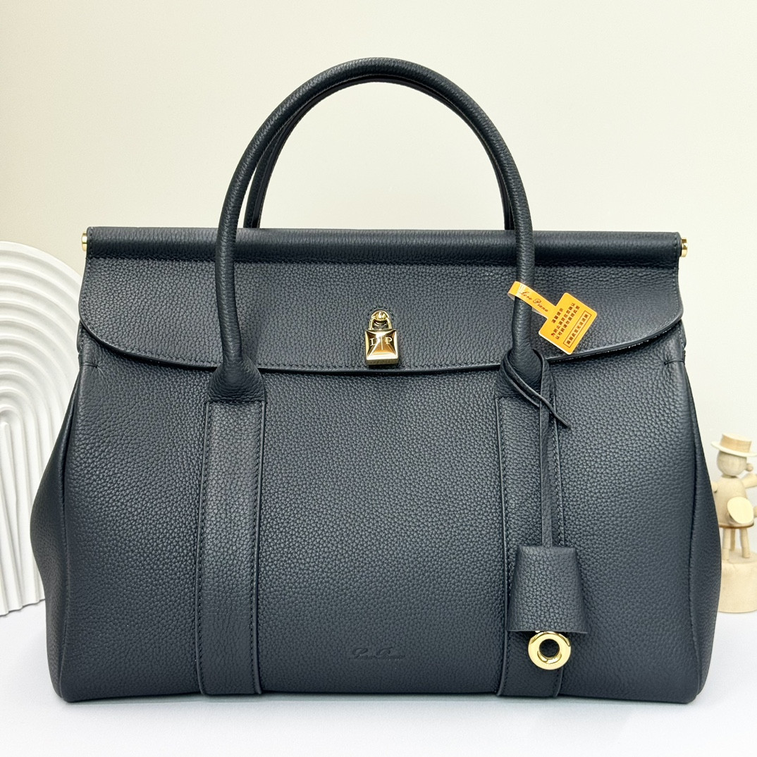 L**o p*ana Loom Bag L32 Grained Calfskin 33 x 23 x 18 cm