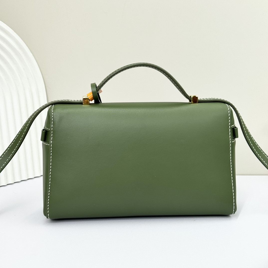 L**o p*ana Extra Pocket L19 Smooth Calfskin 11 x 19 x 6.5 cm