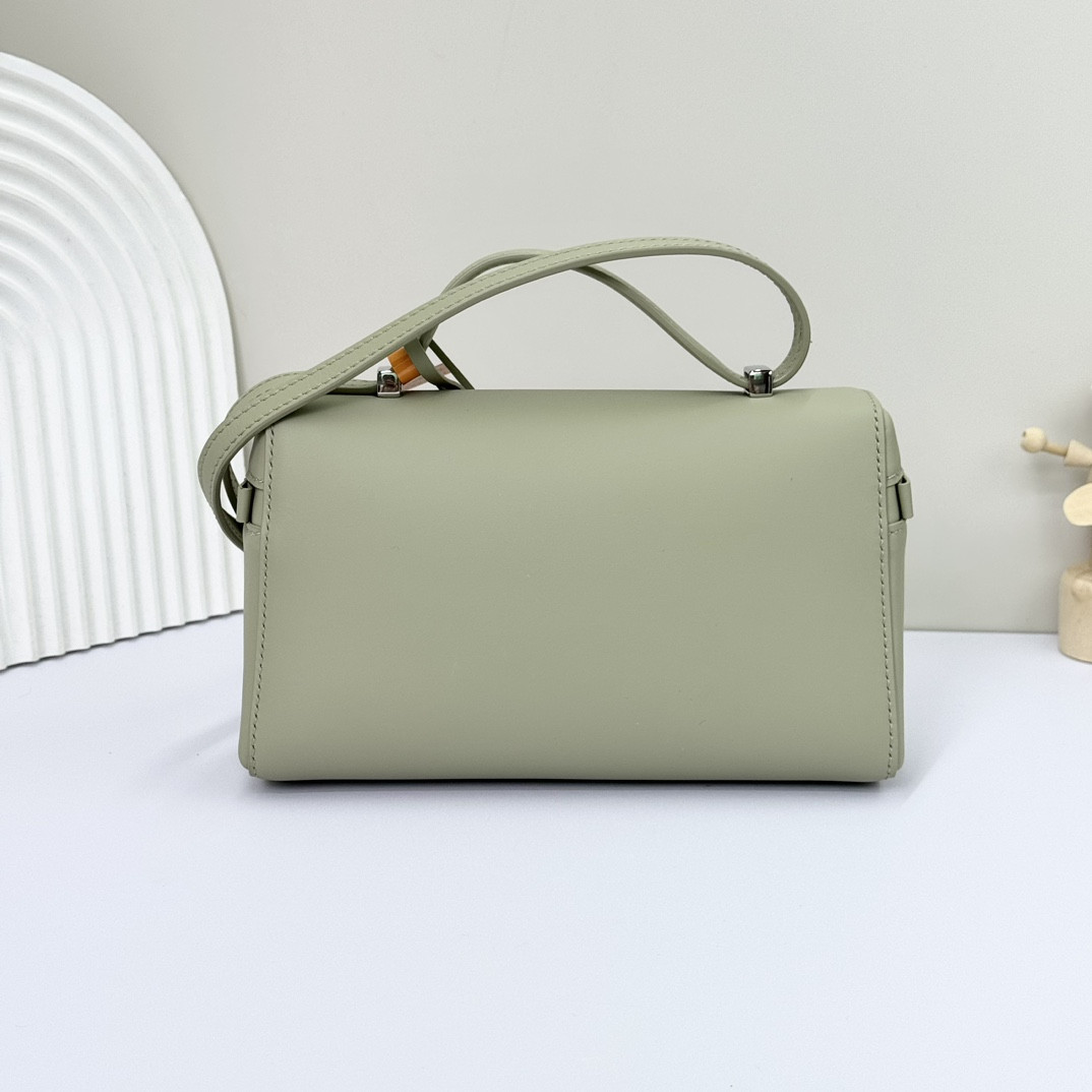 L**o p*ana Extra Pocket L19  Smooth Calfskin 11 x 19 x 6.5 cm