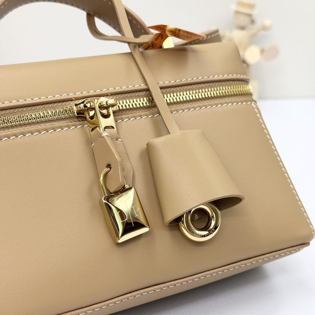 L**o p*ana Extra Pocket L19 11 x 19 x 6.5 cm