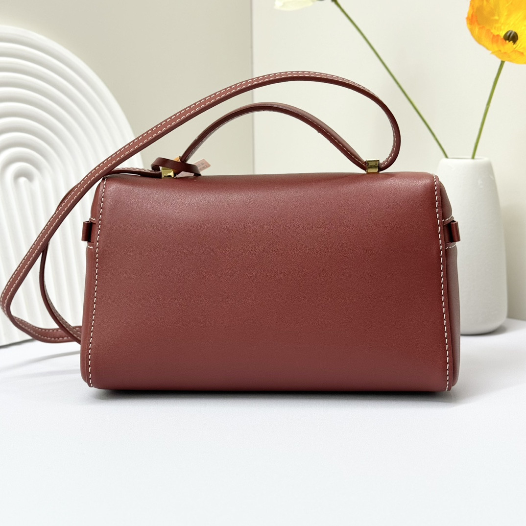 L**o p*ana Extra Pocket L19 Smooth Calfskin 11 x 19 x 6.5 cm