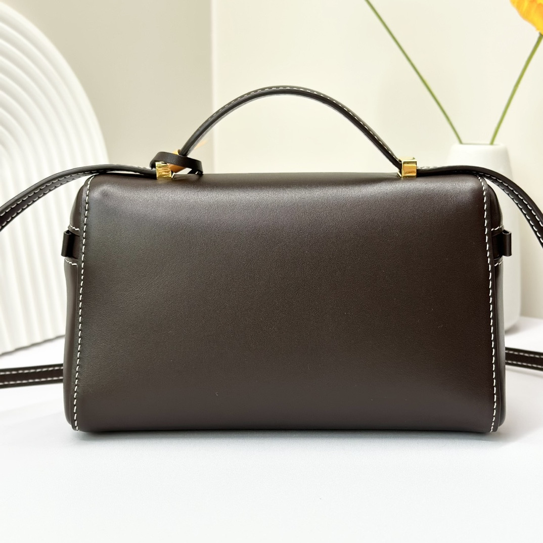 L**o p*ana Extra Pocket L19 Smooth Calfskin 11 x 19 x 6.5 cm